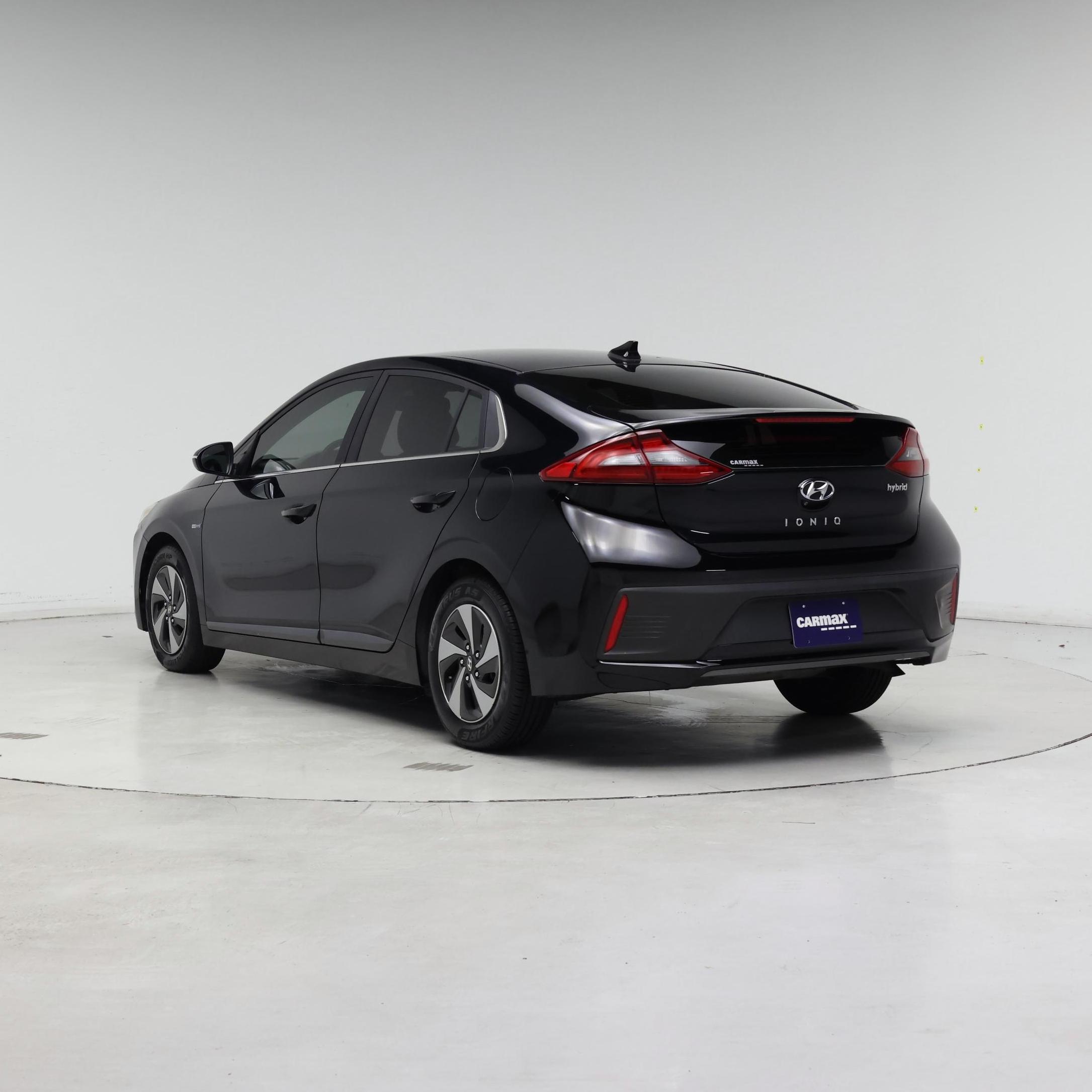 Thumbnail: 2017 Hyundai Ioniq - 2