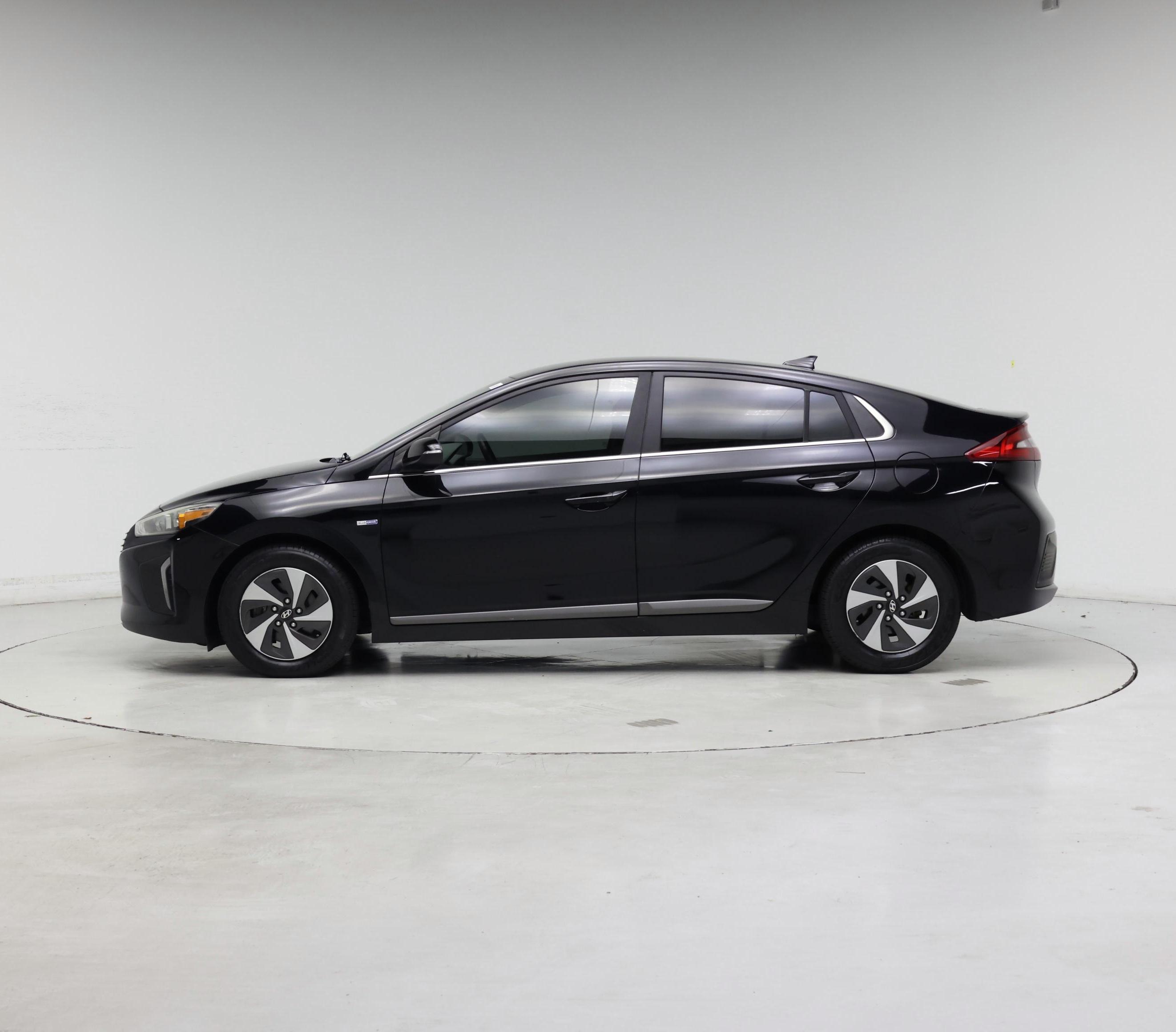 Thumbnail: 2017 Hyundai Ioniq - 3