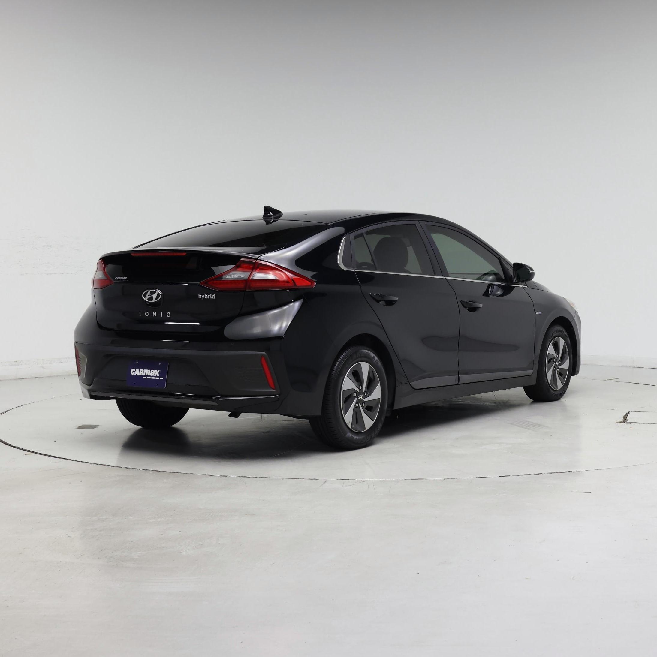 Thumbnail: 2017 Hyundai Ioniq - 8