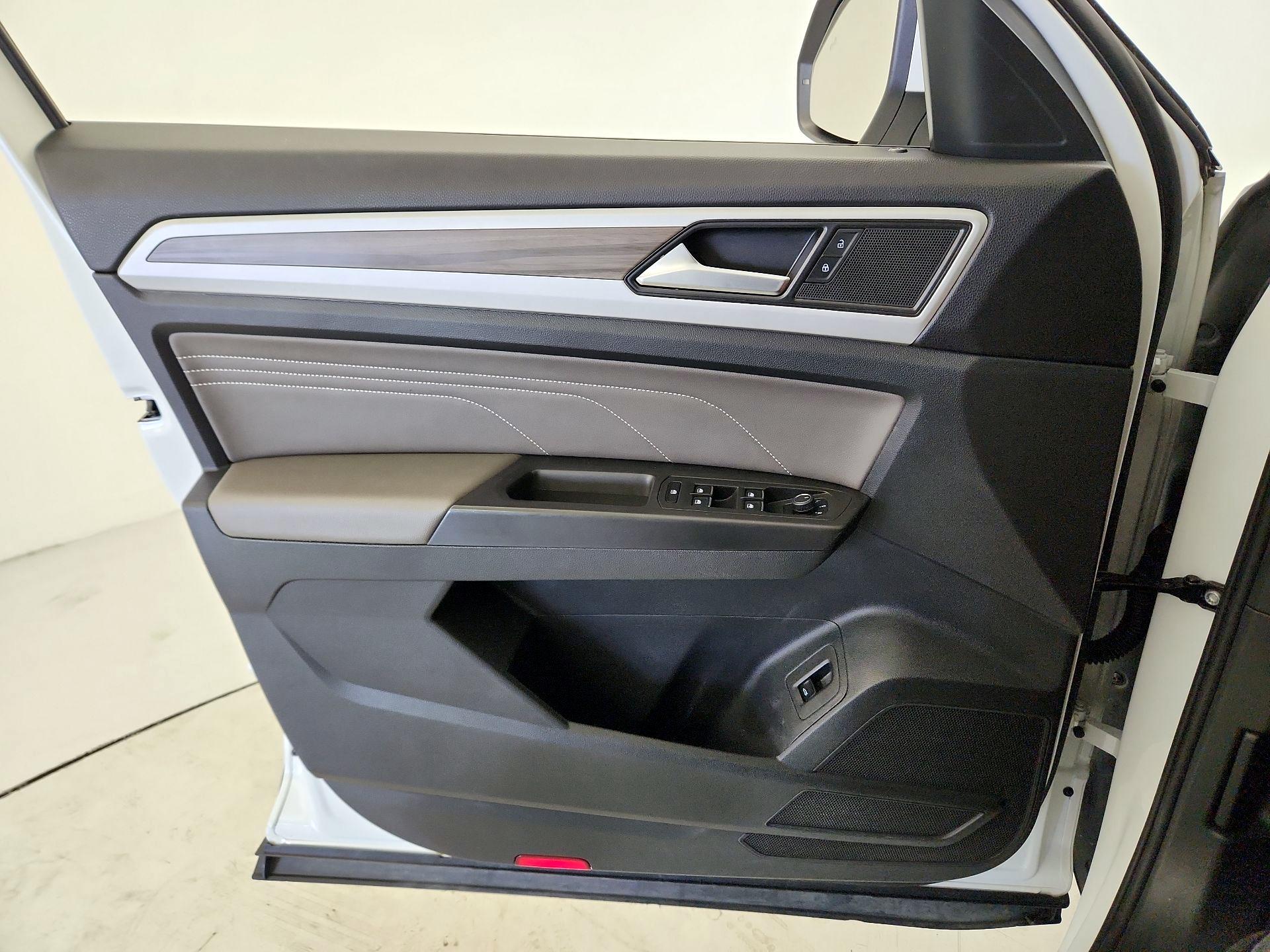 Thumbnail: 2023 Volkswagen Atlas - 12