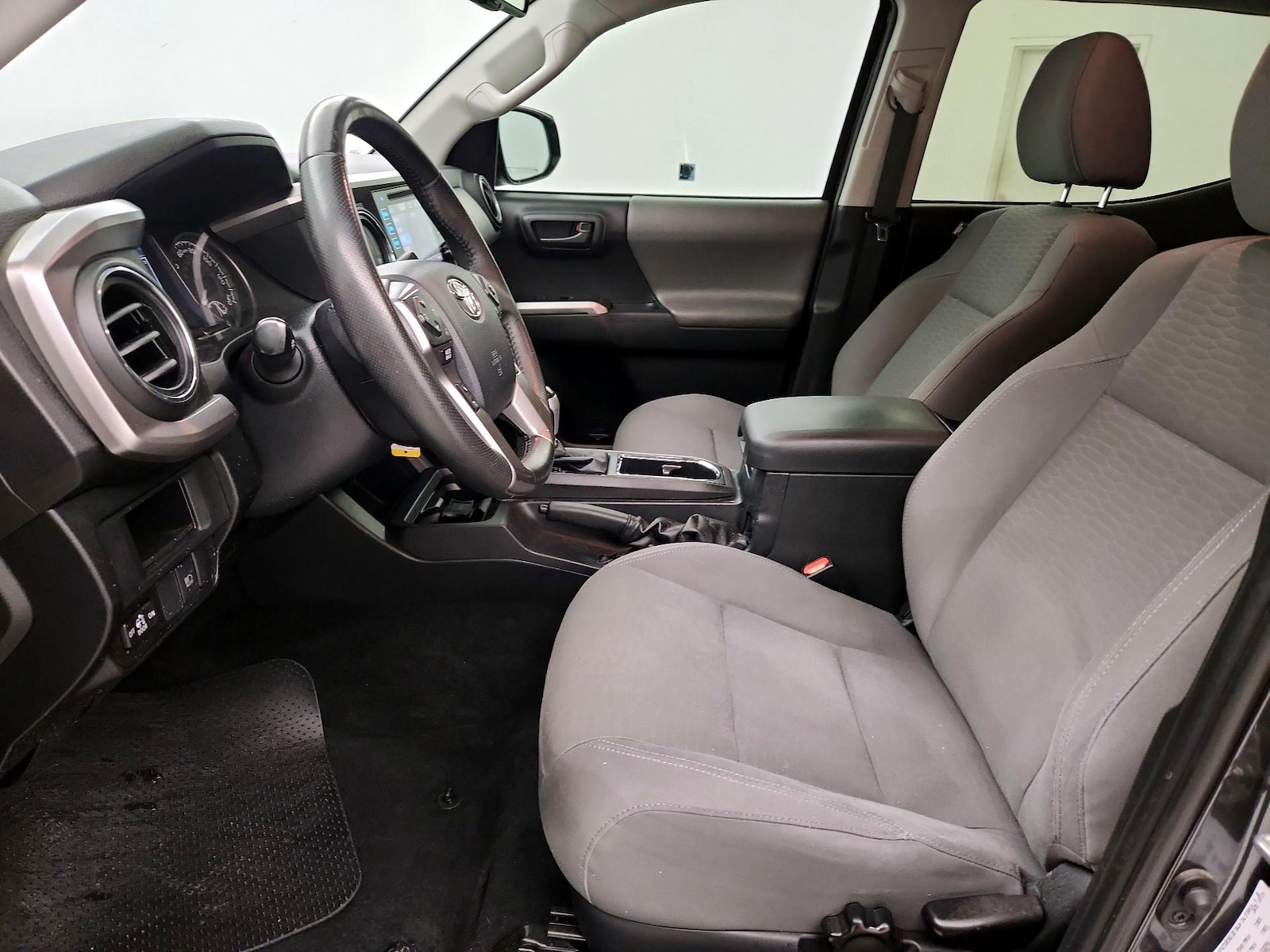 2019 Toyota Tacoma SR5 - Photo 12