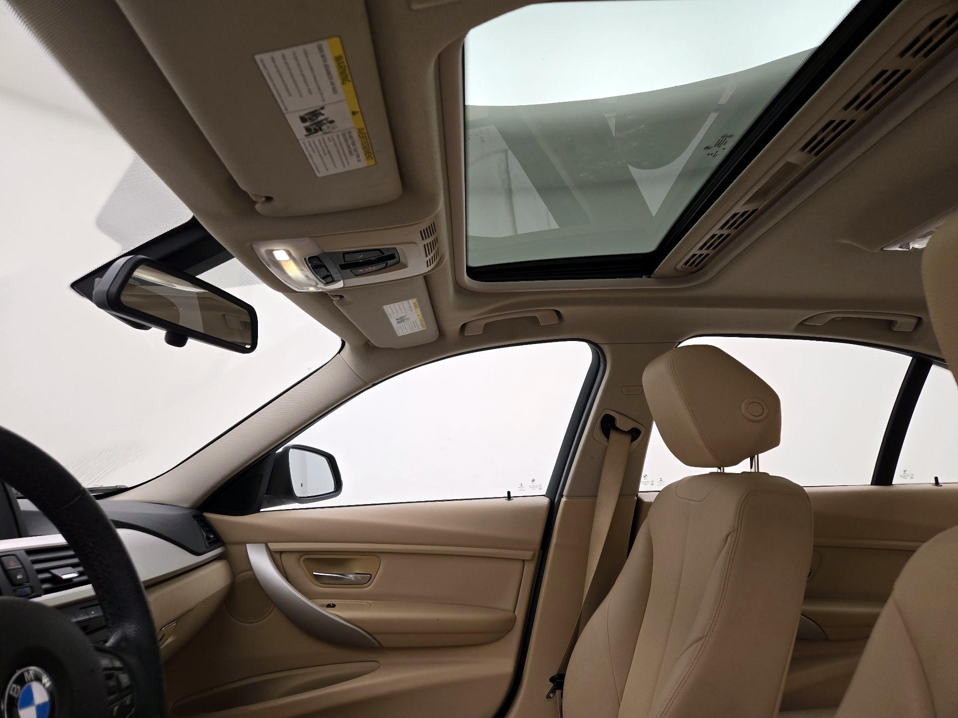 Thumbnail: 2015 BMW 3 Series - 18