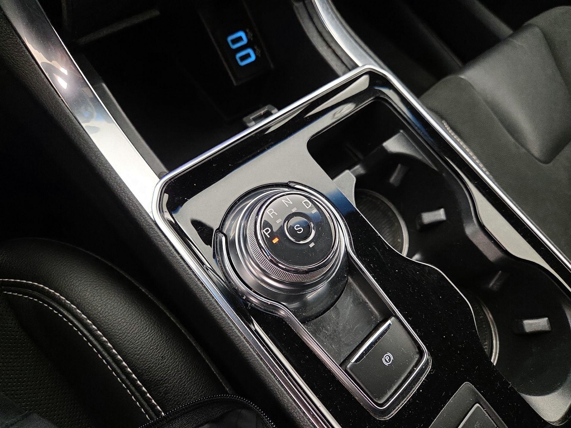 Thumbnail: 2020 Ford Edge - 15