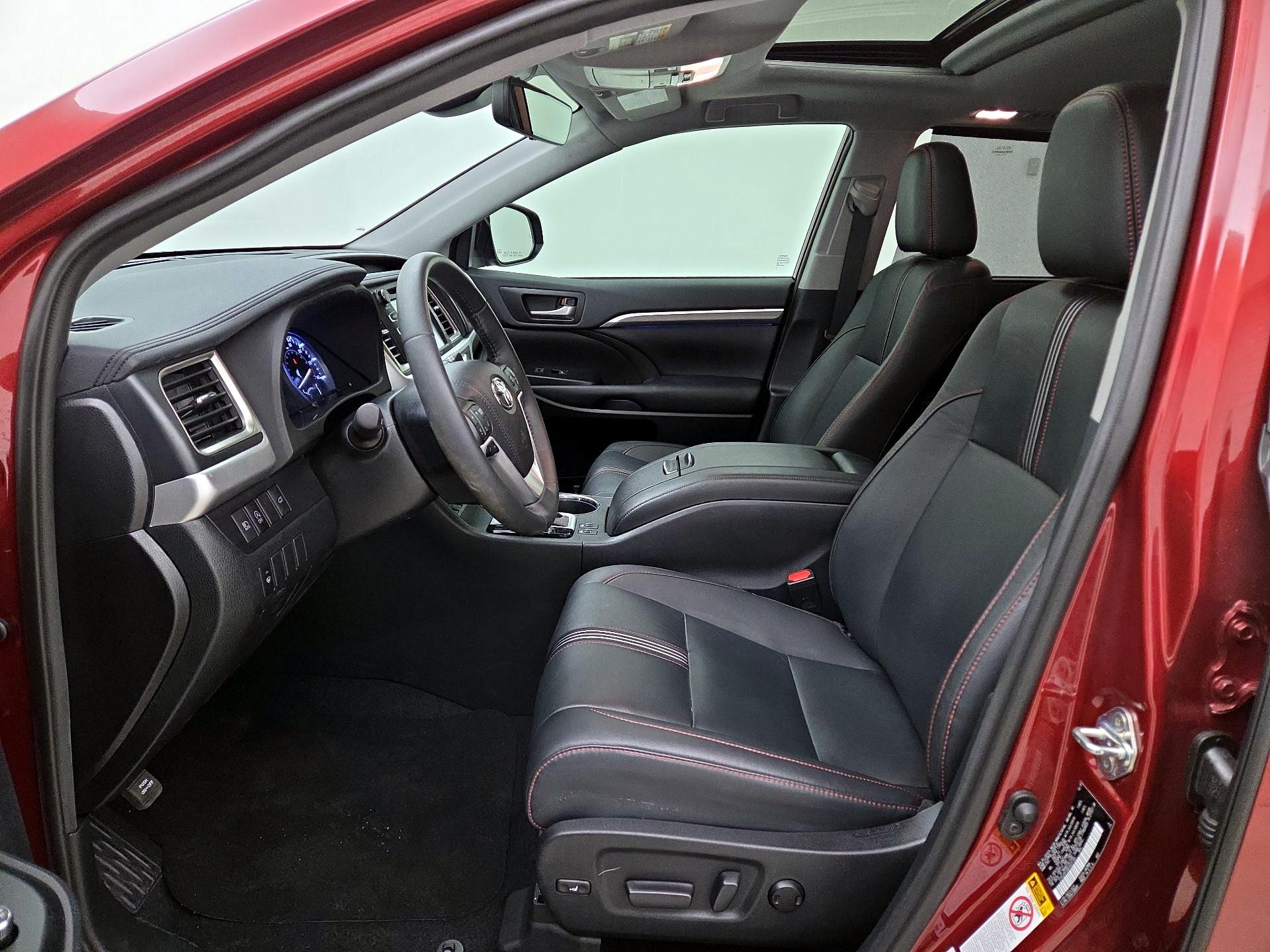 Thumbnail: 2019 Toyota Highlander - 11