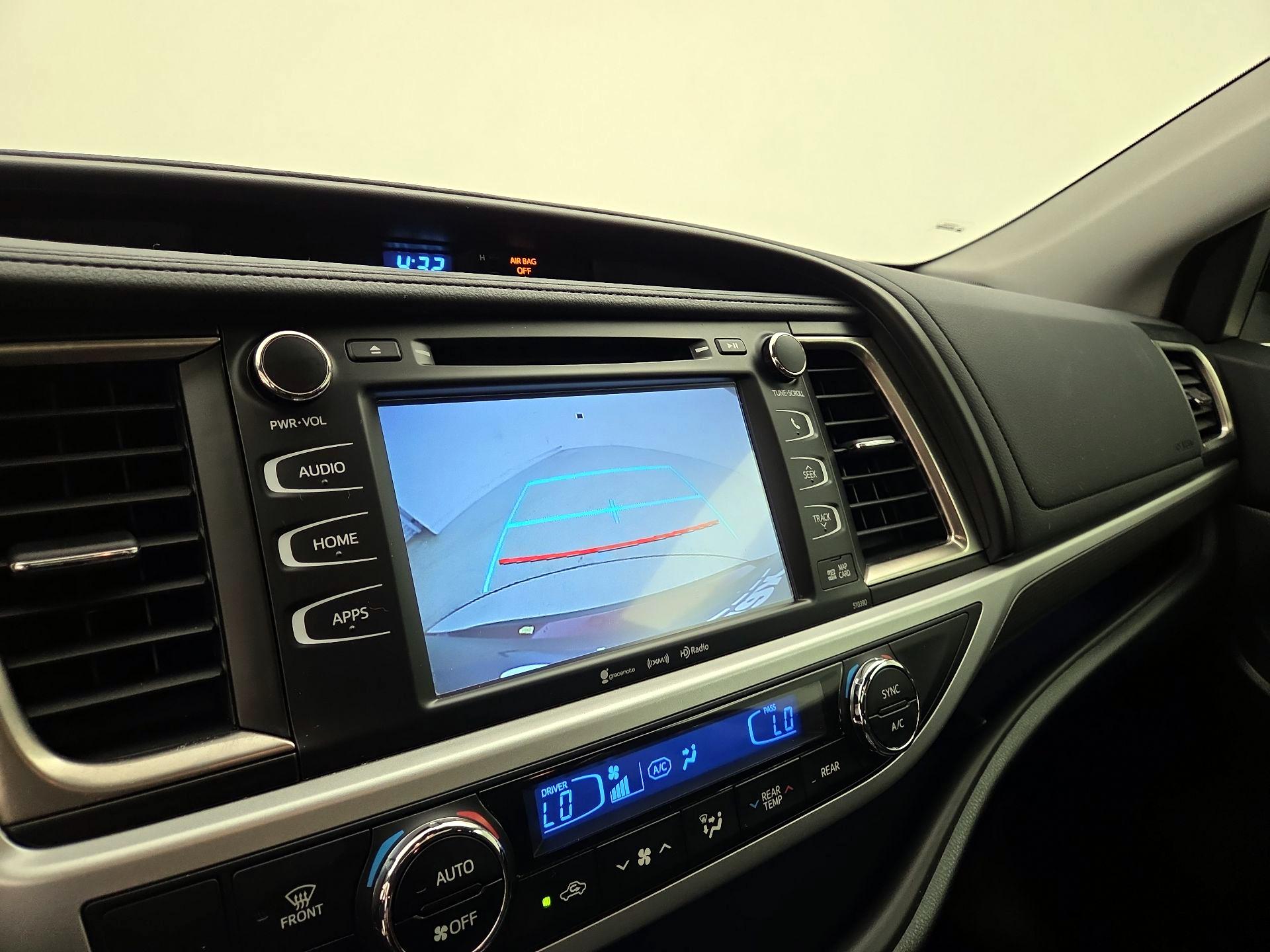 Thumbnail: 2019 Toyota Highlander - 14