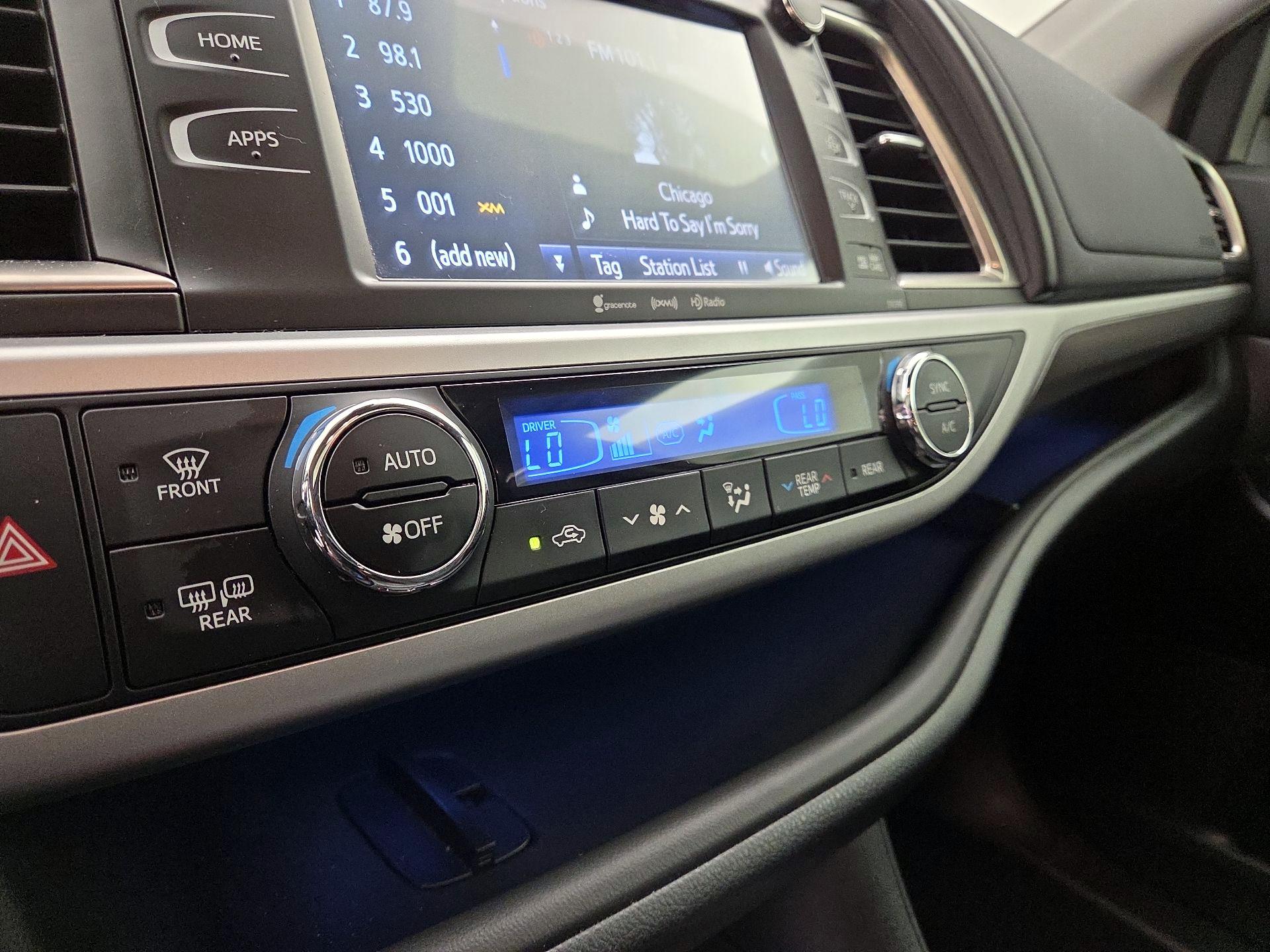 Thumbnail: 2019 Toyota Highlander - 16
