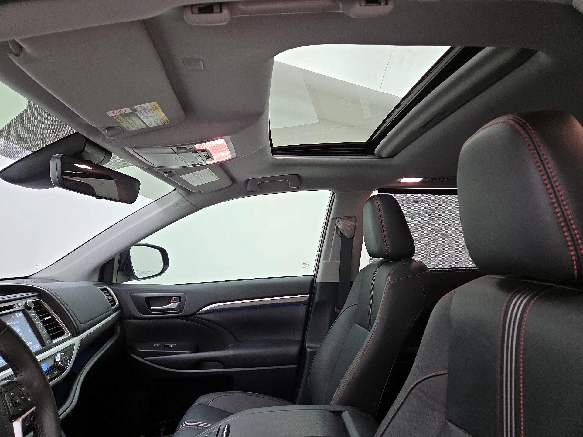 Thumbnail: 2019 Toyota Highlander - 19
