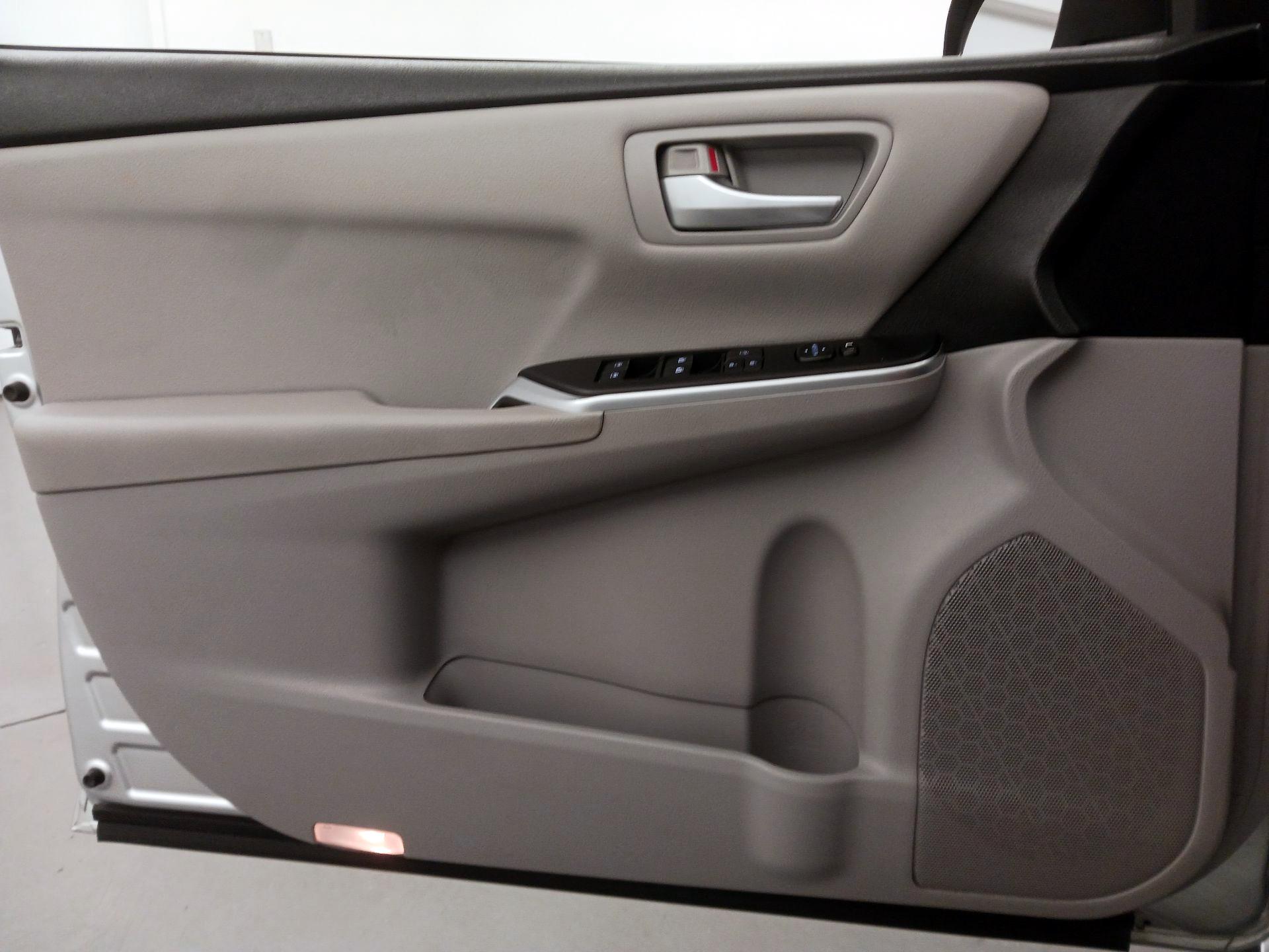 Thumbnail: 2017 Toyota Camry - 12