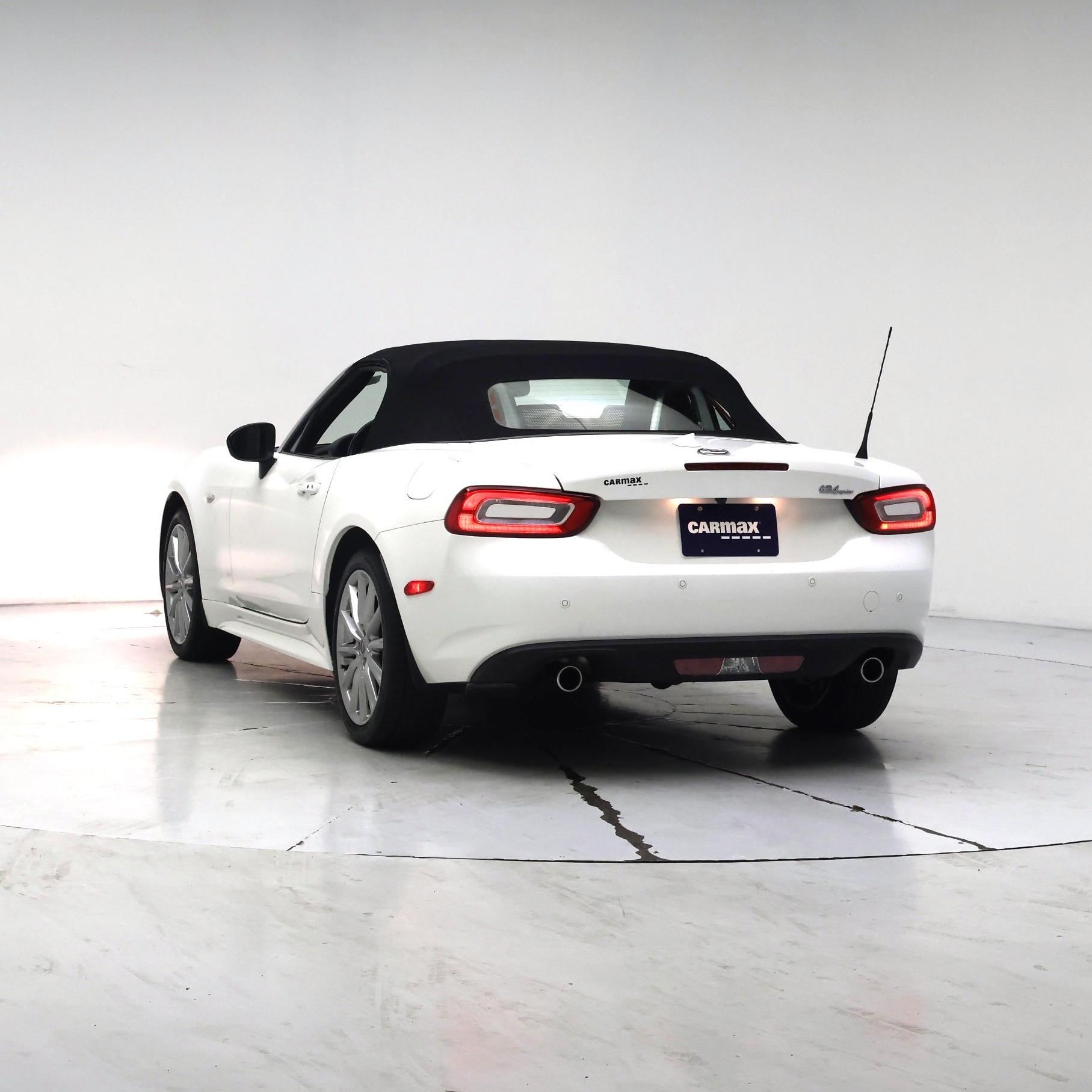 Thumbnail: 2018 Fiat 124 Spider - 2