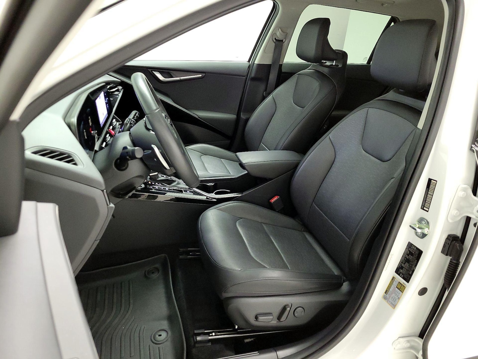 2024 Kia Niro SX Touring - Photo 12