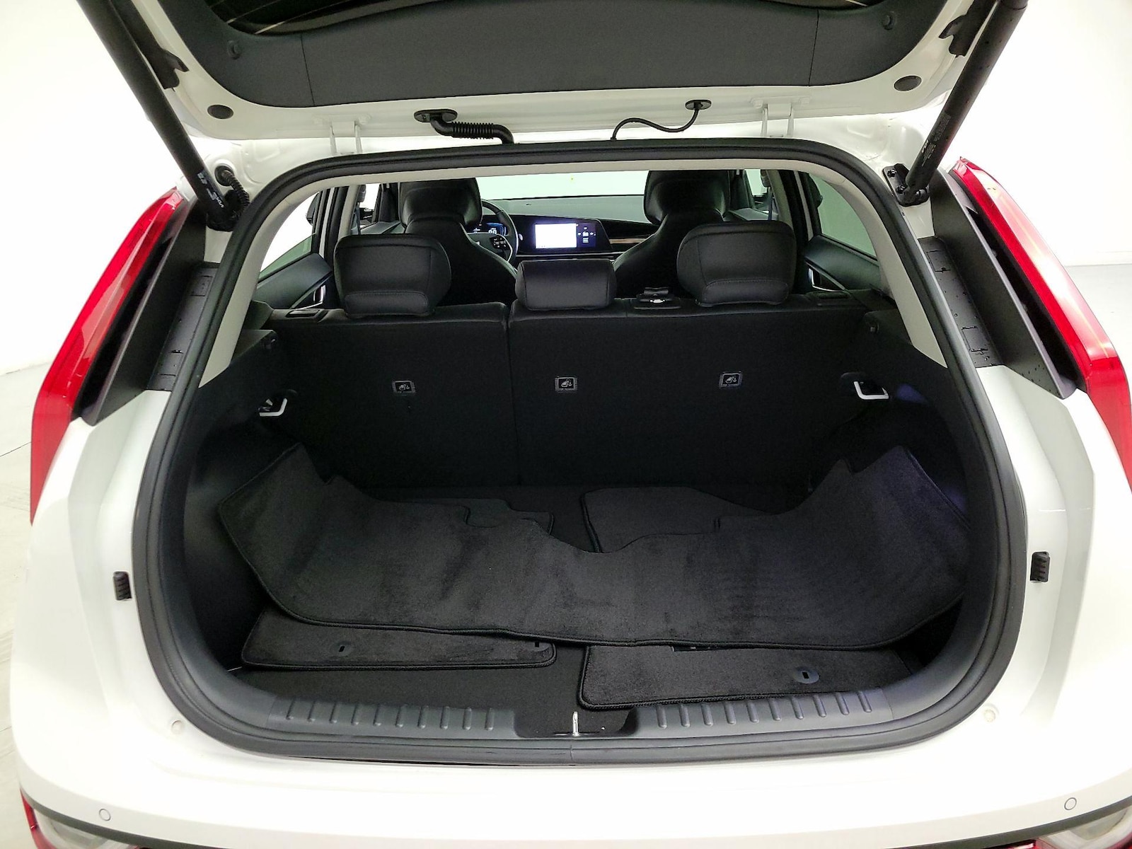 2024 Kia Niro SX Touring - Photo 23