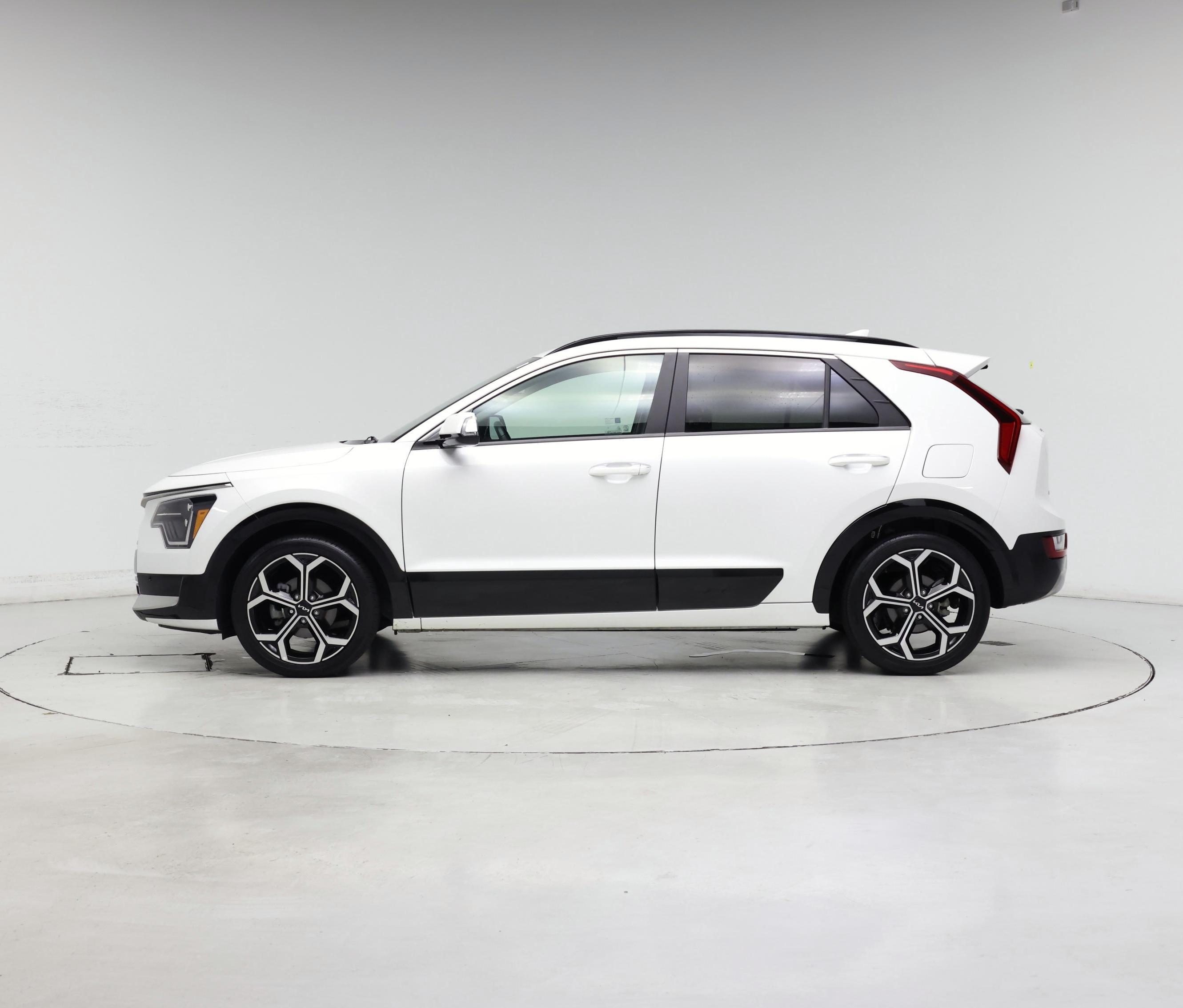 Thumbnail: 2024 Kia Niro - 3
