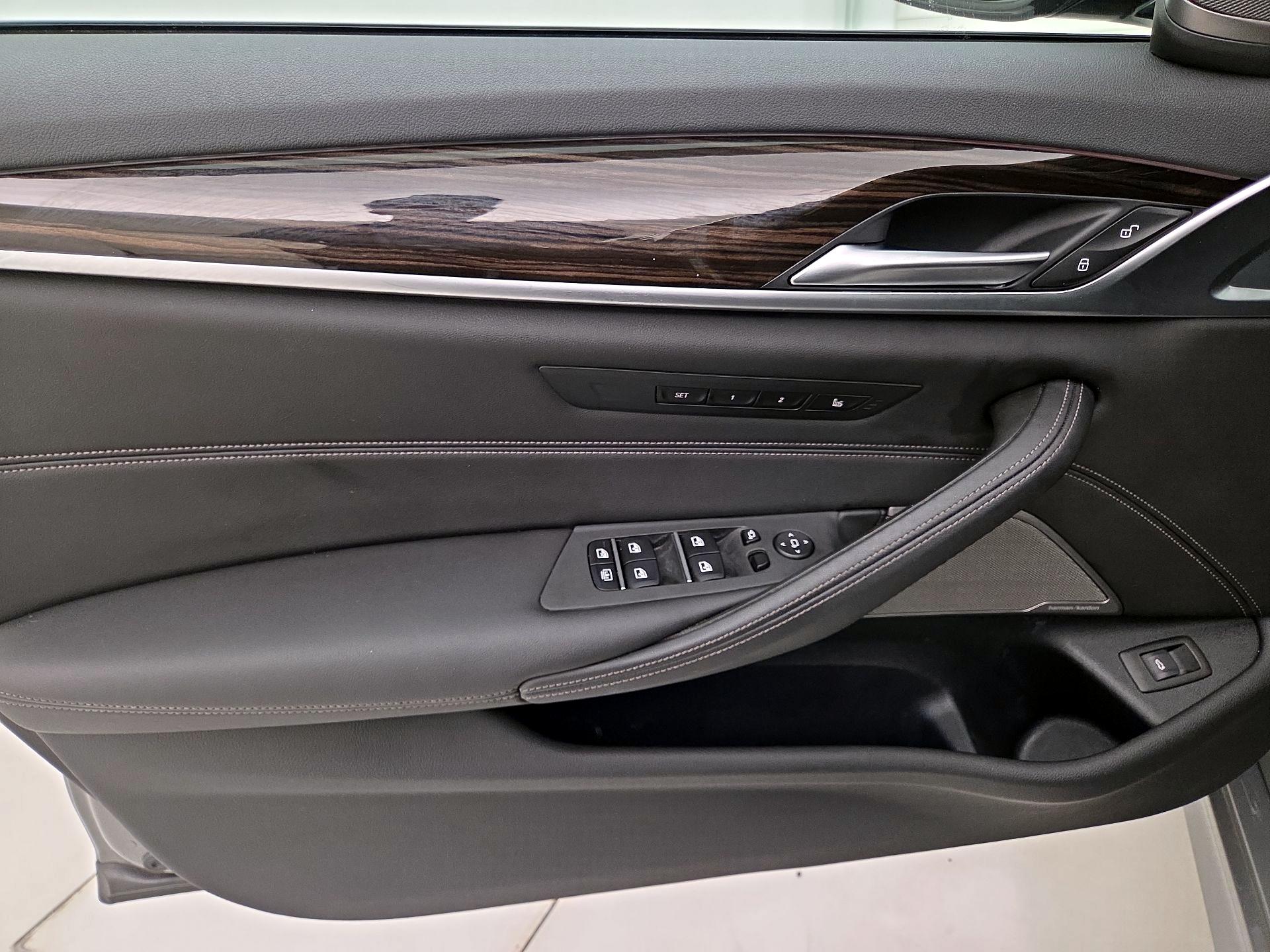 Thumbnail: 2021 BMW 5 Series - 12