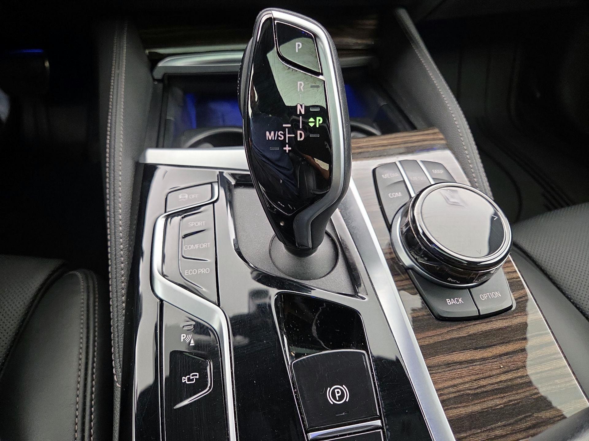 Thumbnail: 2021 BMW 5 Series - 18