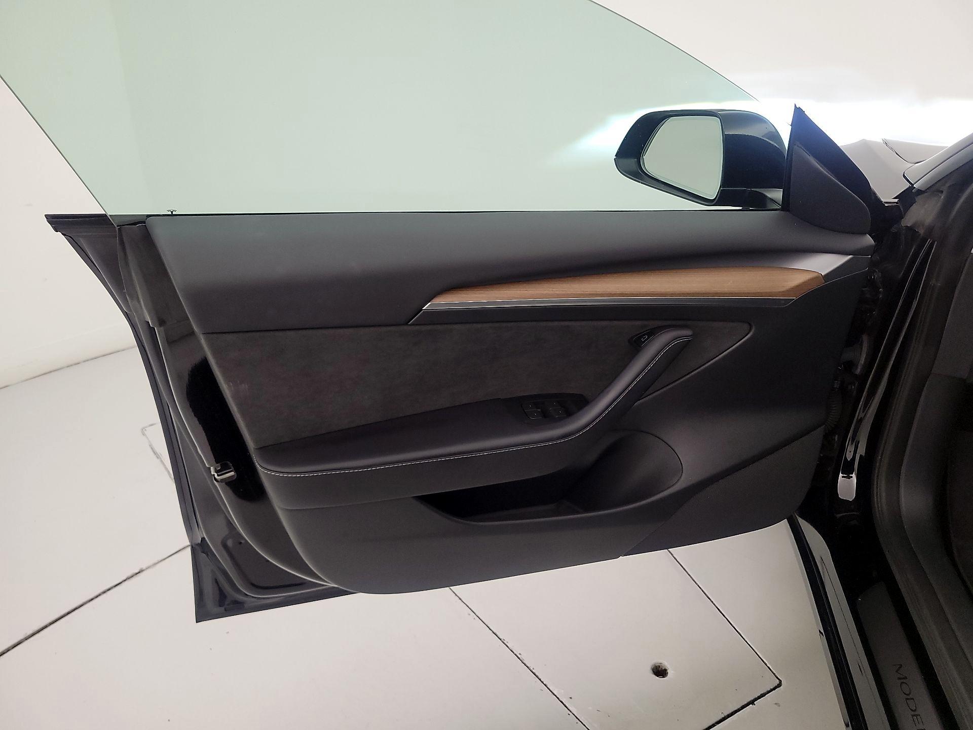 Thumbnail: 2023 Tesla Model 3 - 12