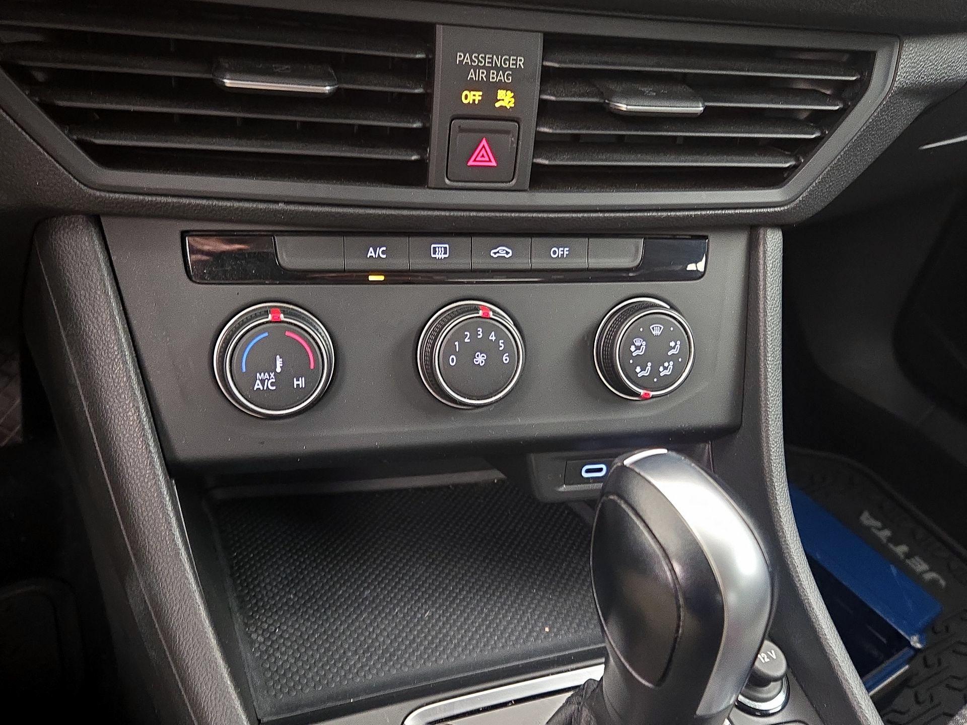 Thumbnail: 2020 Volkswagen Jetta - 16