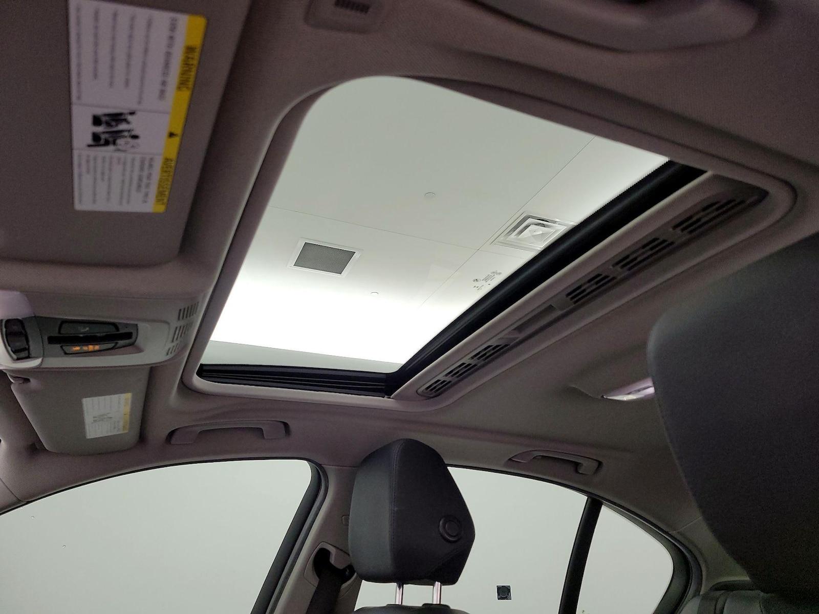 Sunroof(s) & Overhead Airbags