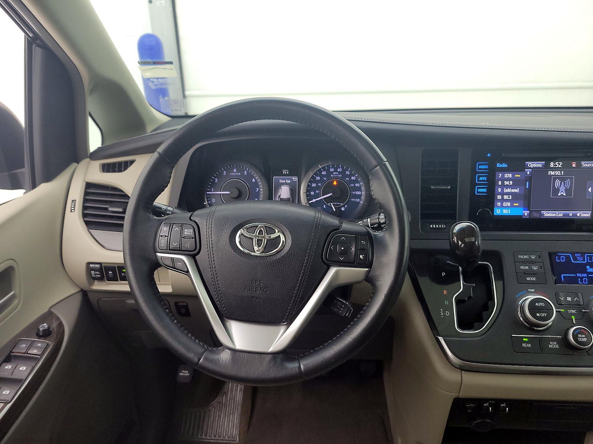 Thumbnail: 2015 Toyota Sienna - 10