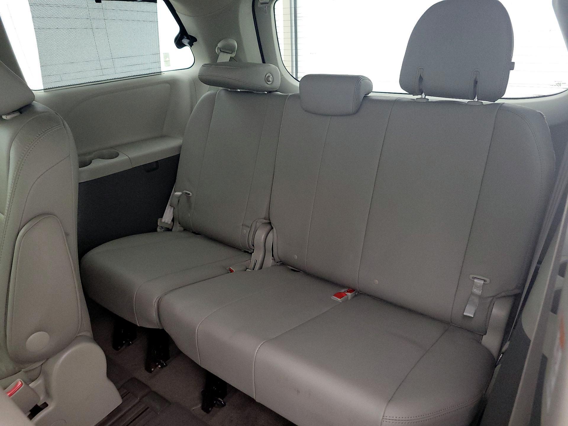 Thumbnail: 2015 Toyota Sienna - 20