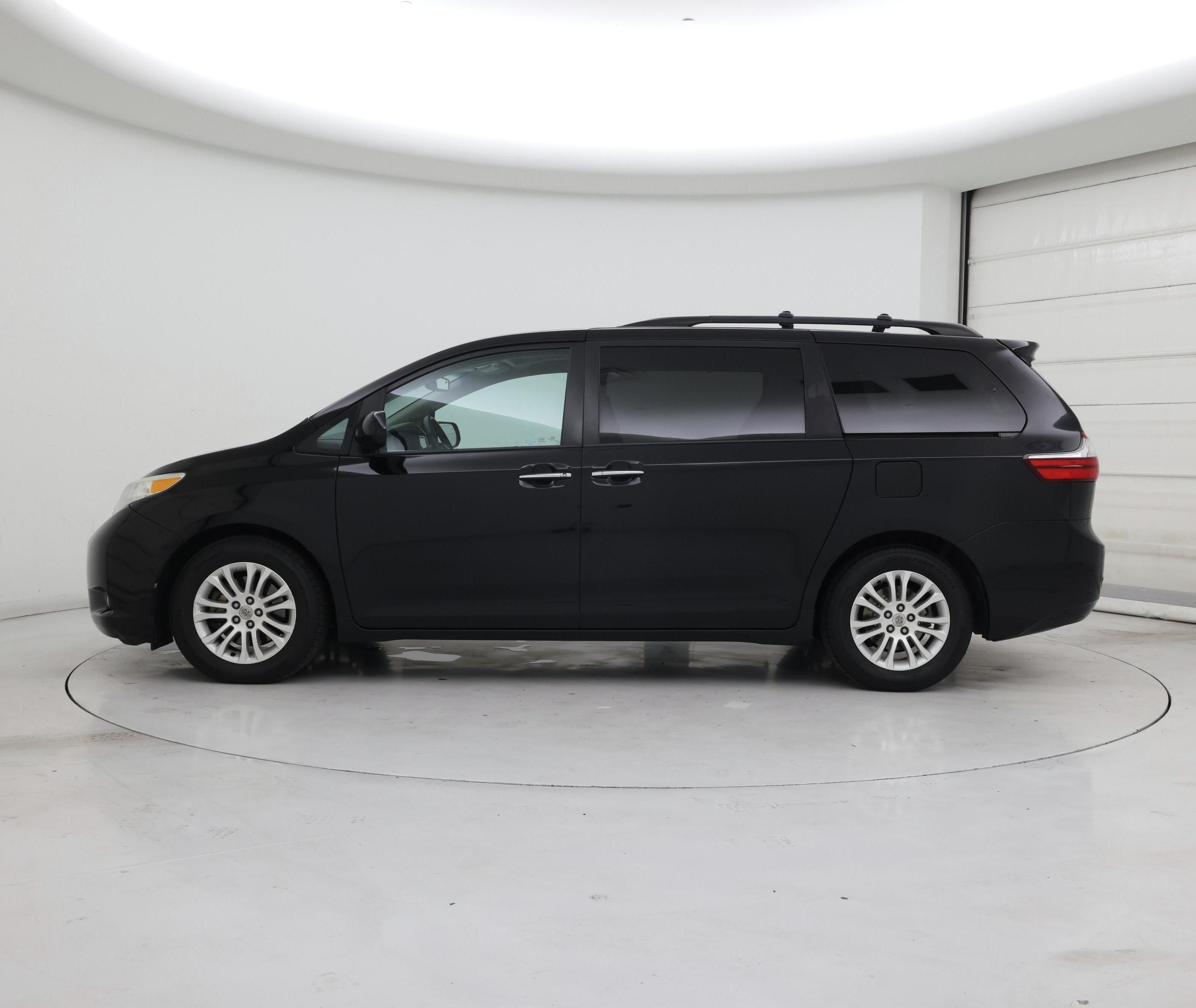 Thumbnail: 2015 Toyota Sienna - 3