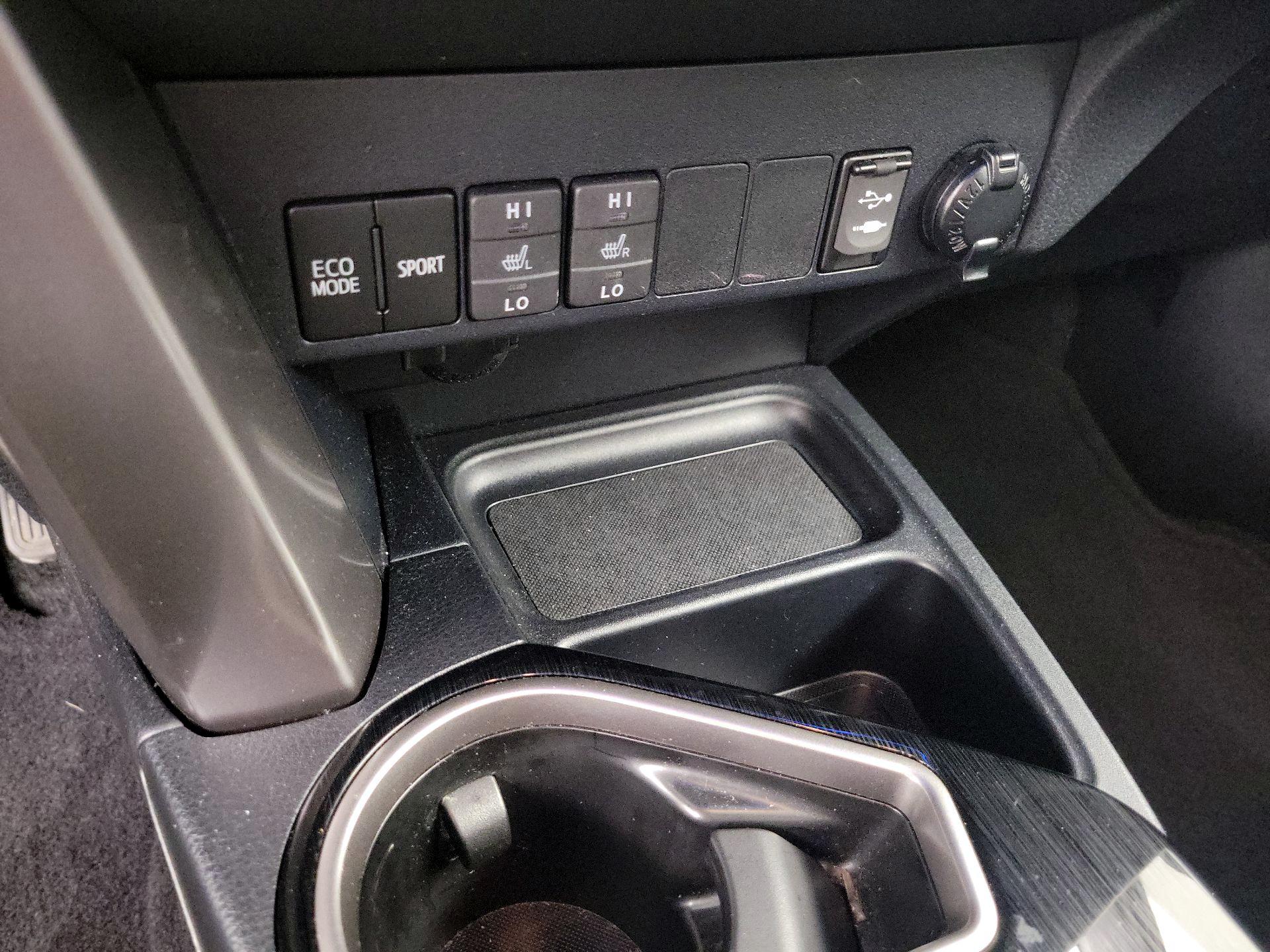 Thumbnail: 2018 Toyota RAV4 - 18