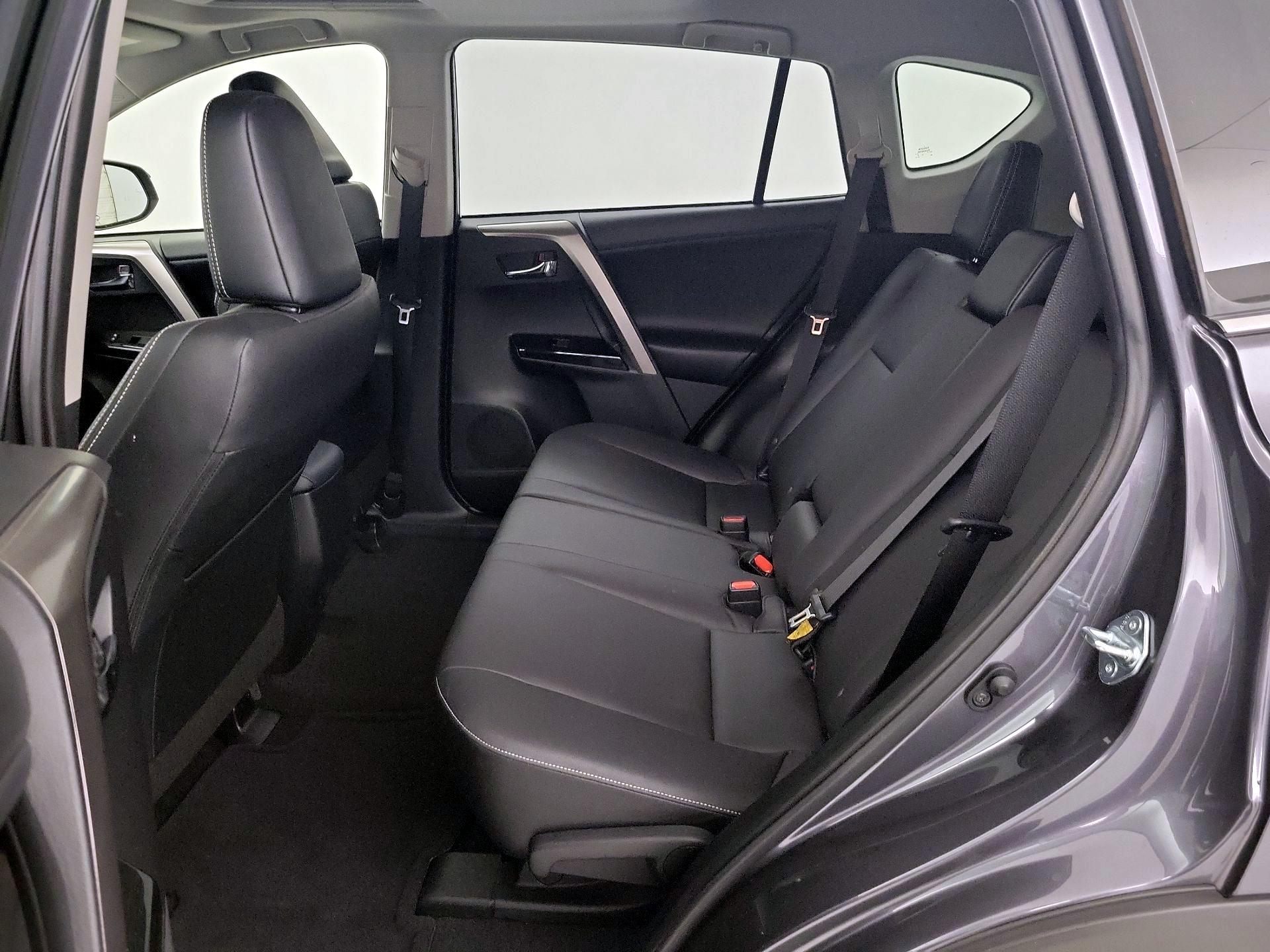 Thumbnail: 2018 Toyota RAV4 - 20