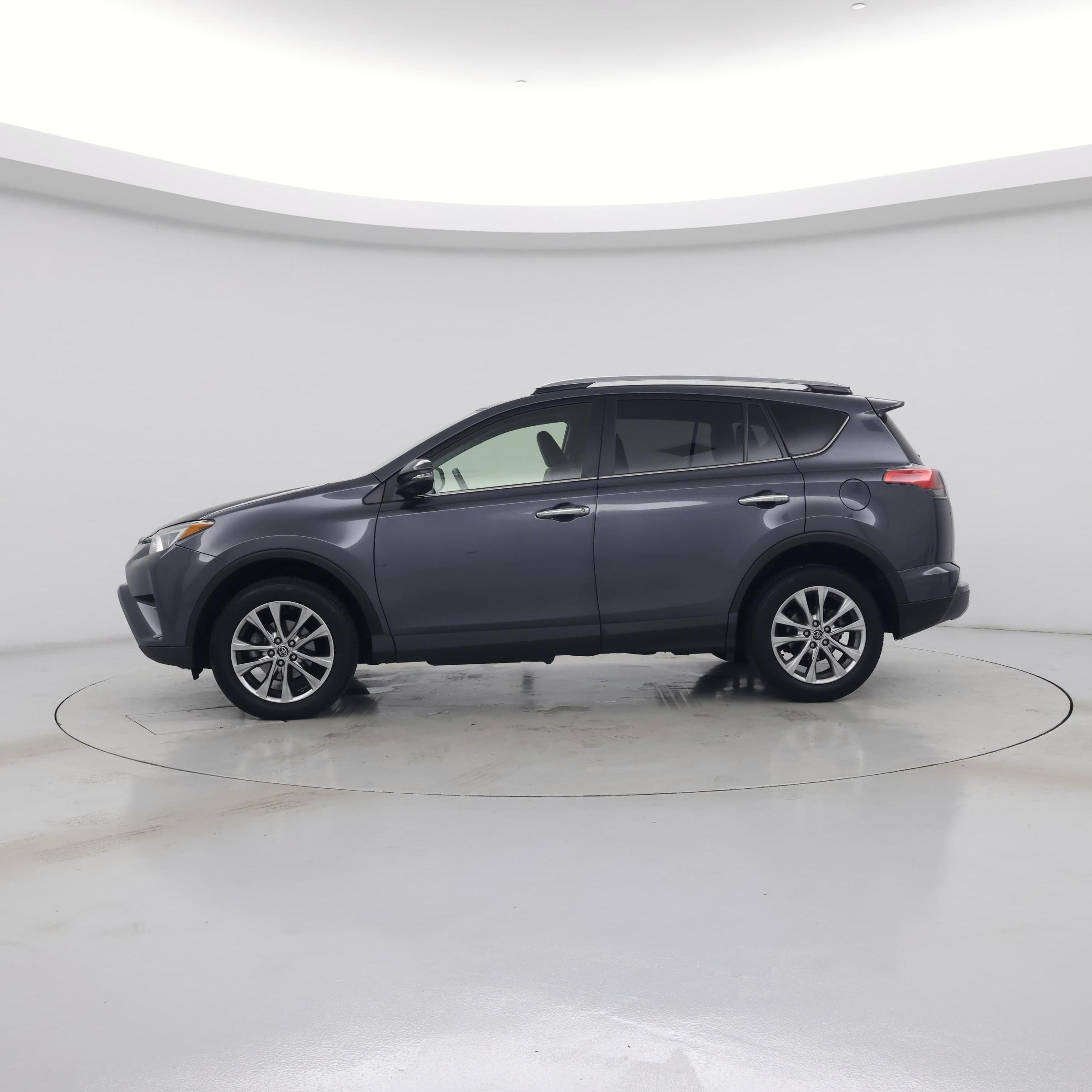 Thumbnail: 2018 Toyota RAV4 - 3