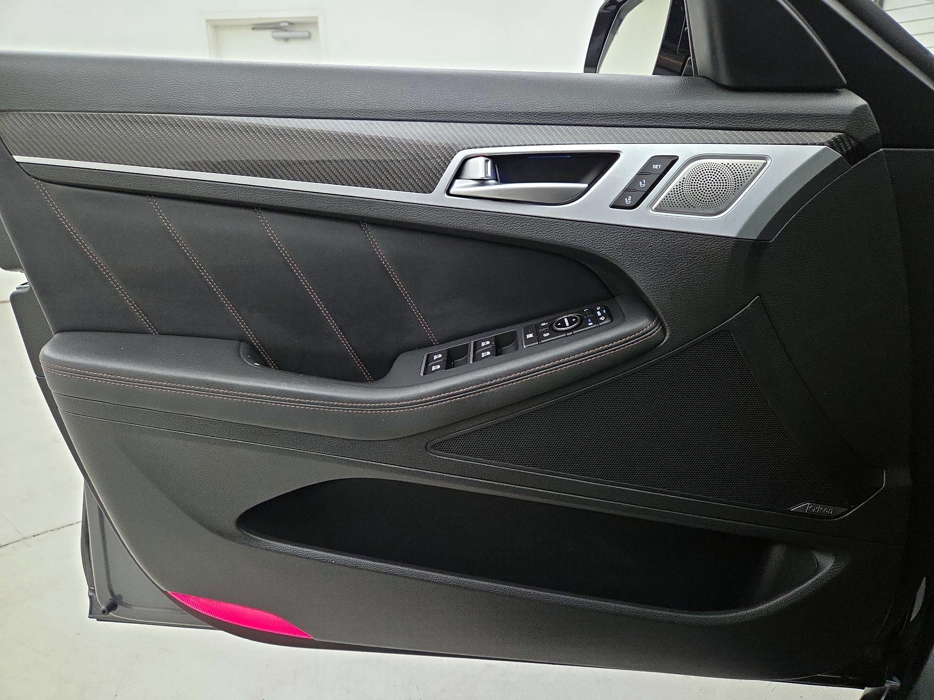 Thumbnail: 2018 Genesis G80 - 12