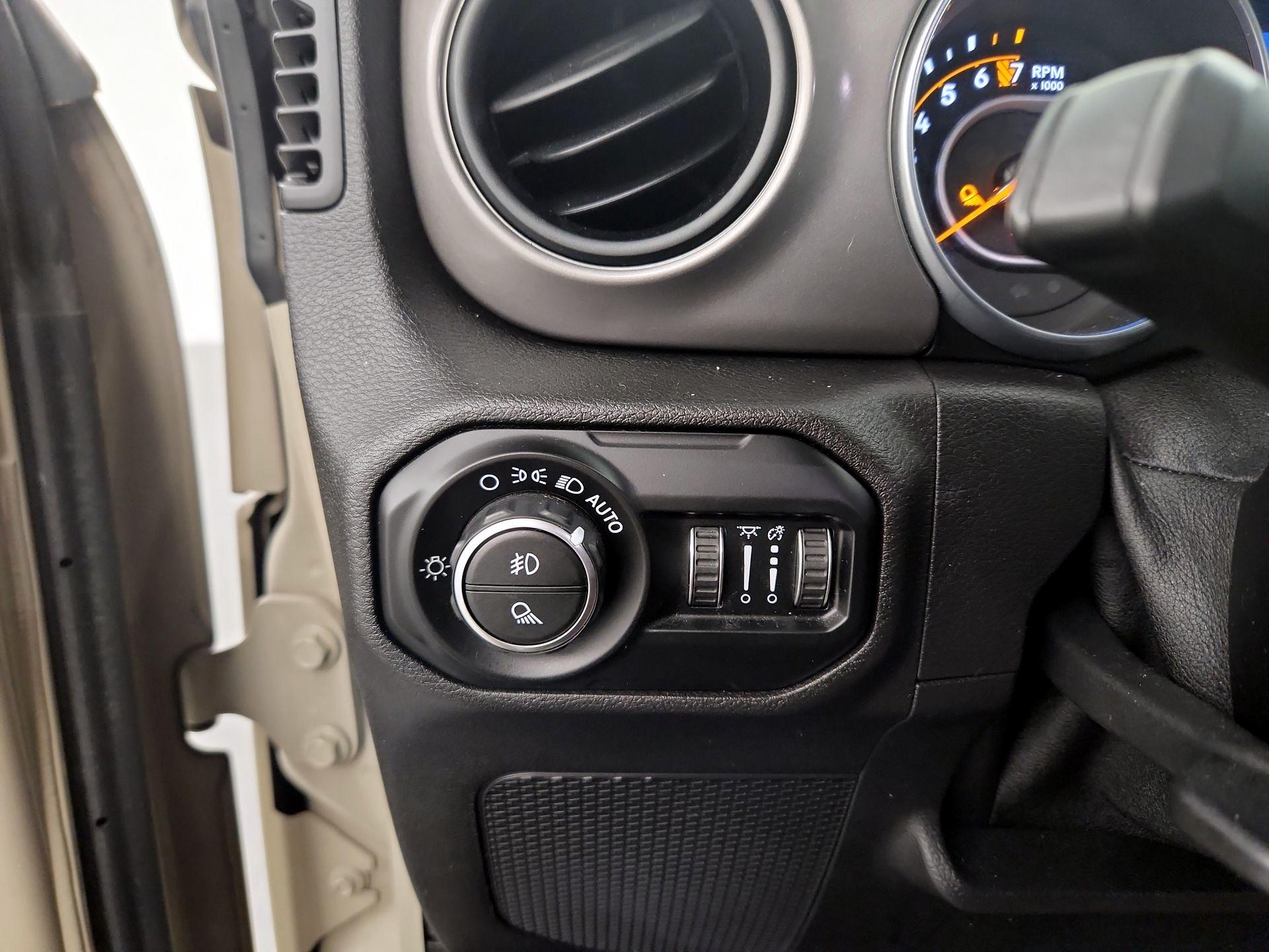 Thumbnail: 2020 Jeep Gladiator - 13