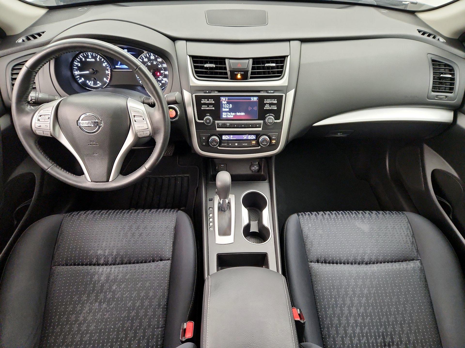 Thumbnail: 2017 Nissan Altima - 9