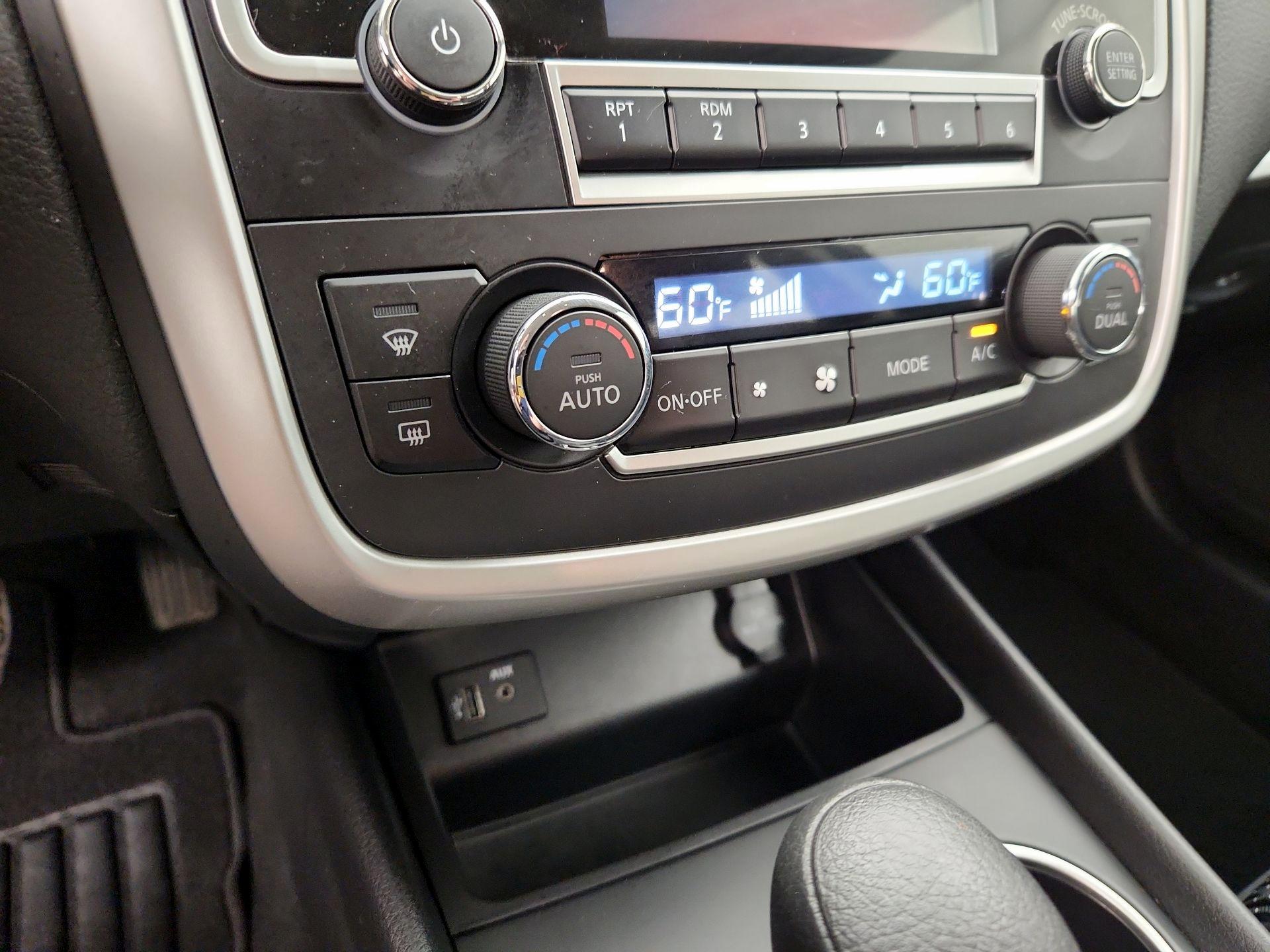 Thumbnail: 2017 Nissan Altima - 16