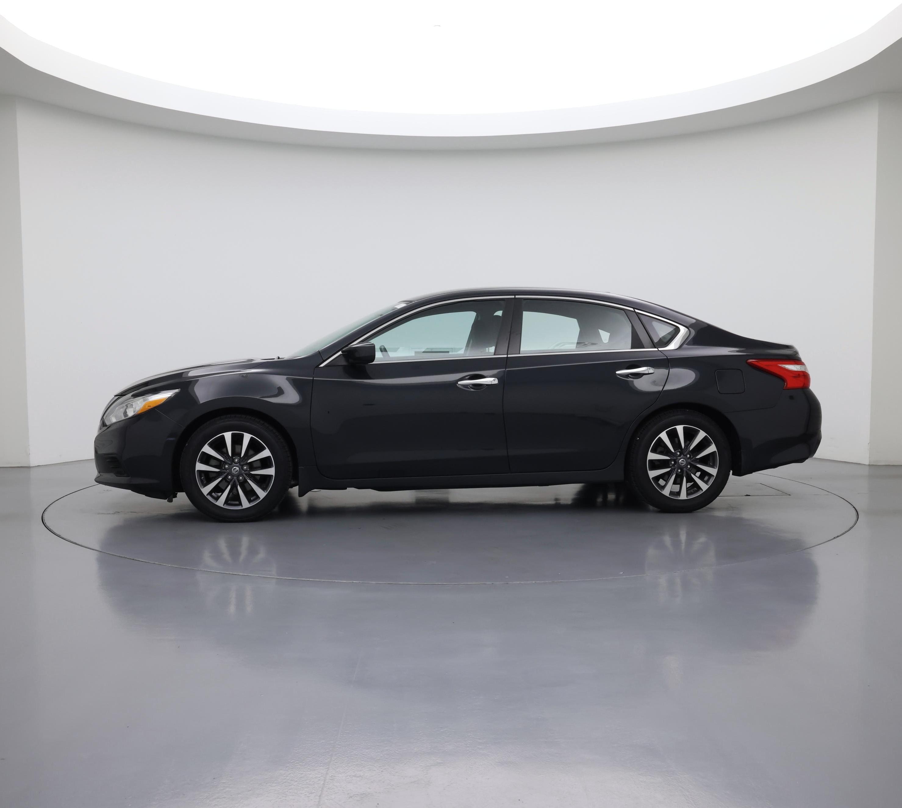 Thumbnail: 2017 Nissan Altima - 3