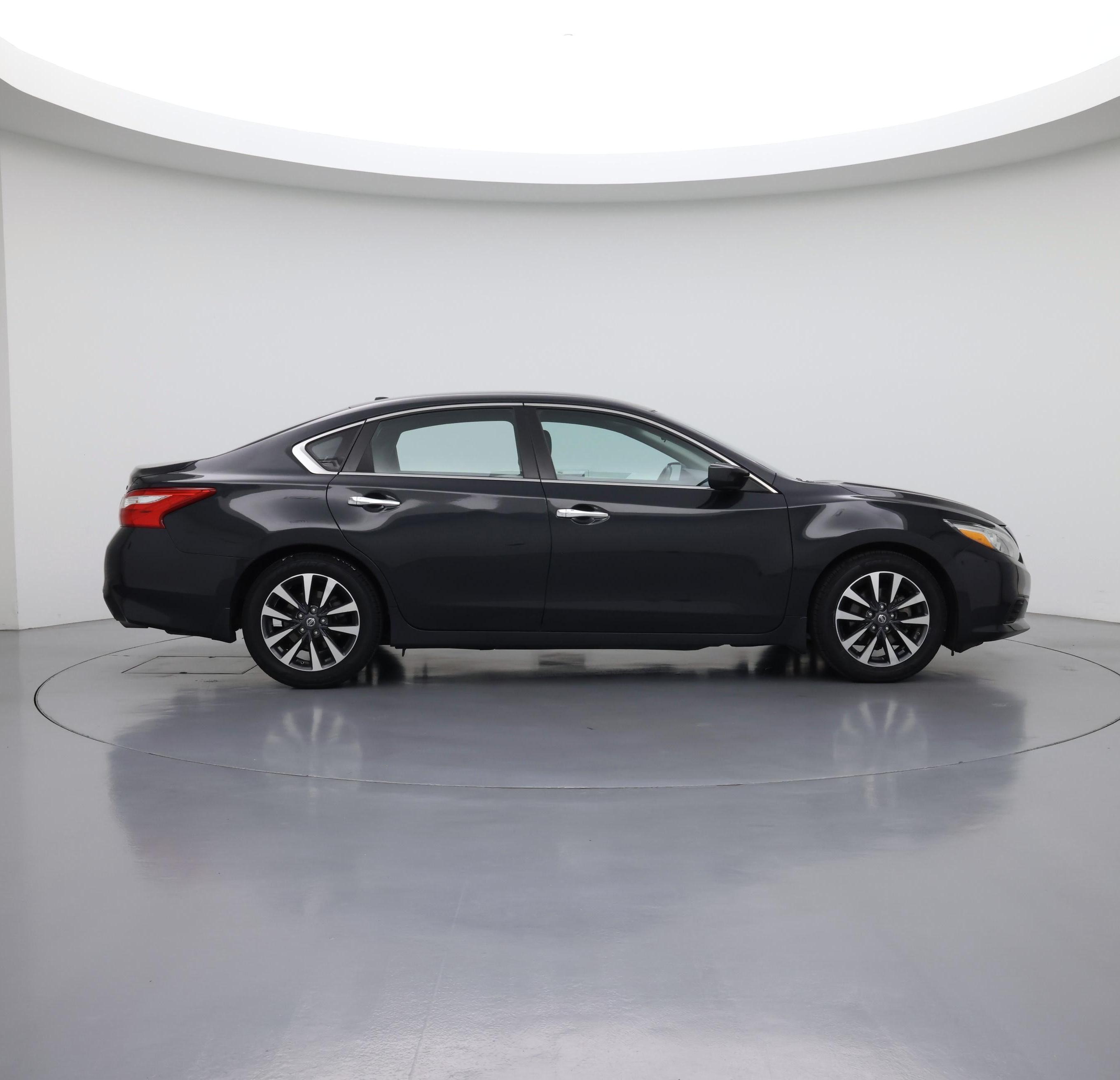 Thumbnail: 2017 Nissan Altima - 7