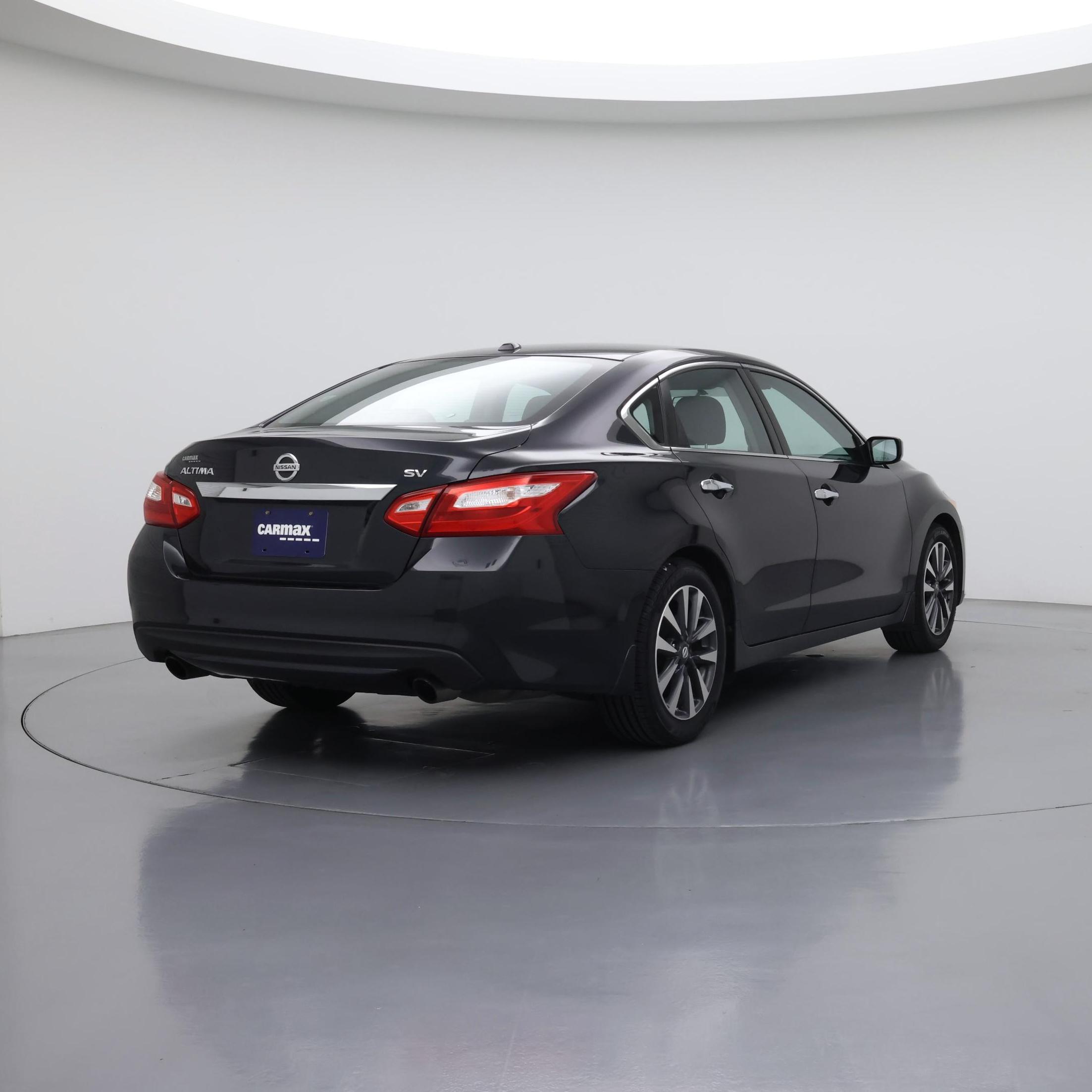 Thumbnail: 2017 Nissan Altima - 8