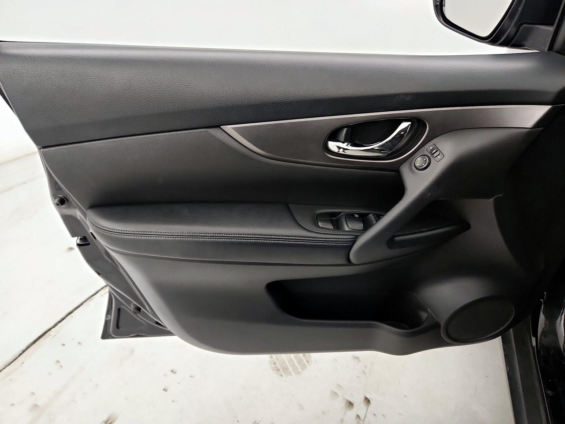 Thumbnail: 2016 Nissan Rogue - 12
