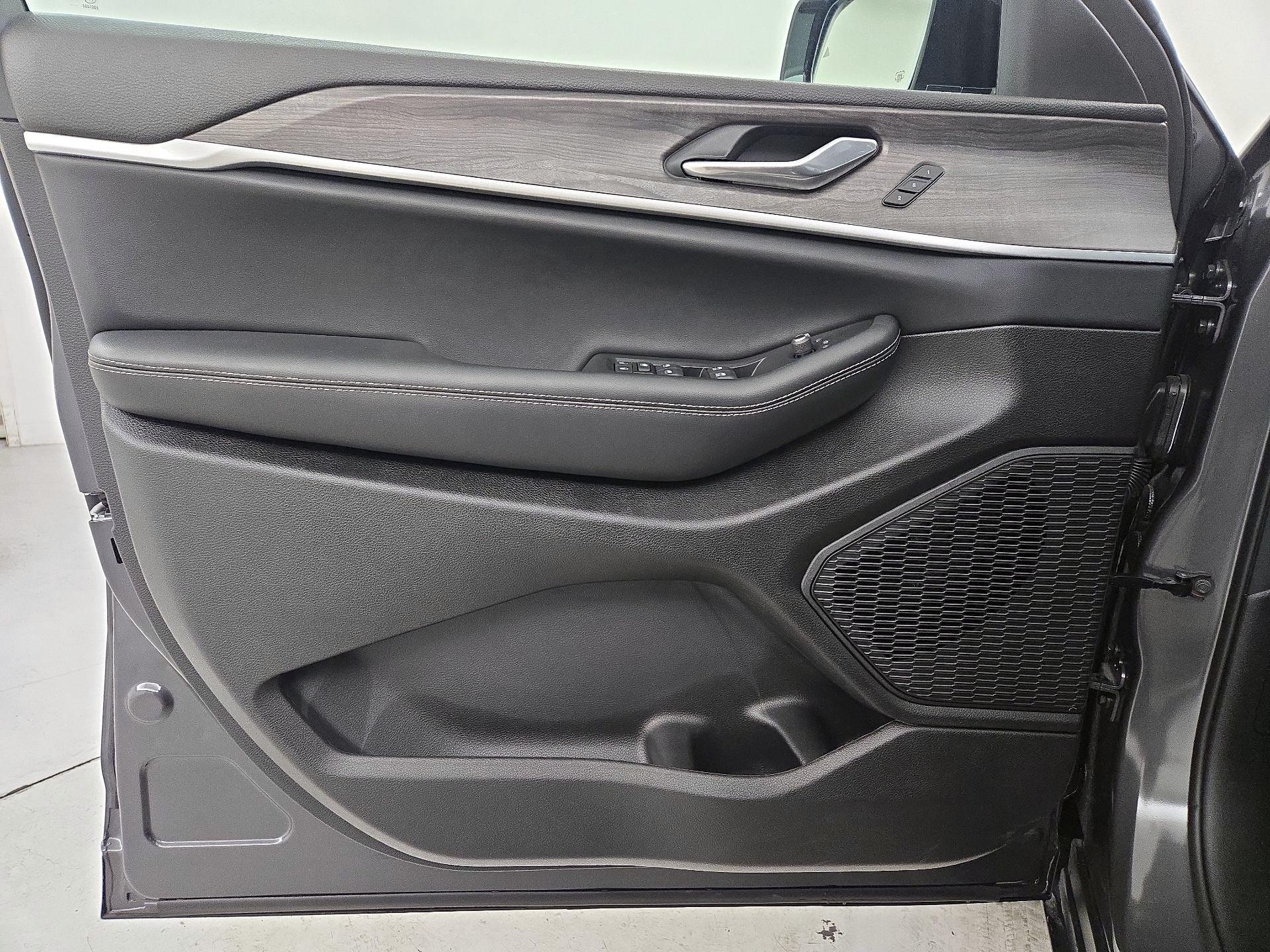 Thumbnail: 2025 Jeep Grand Cherokee - 12
