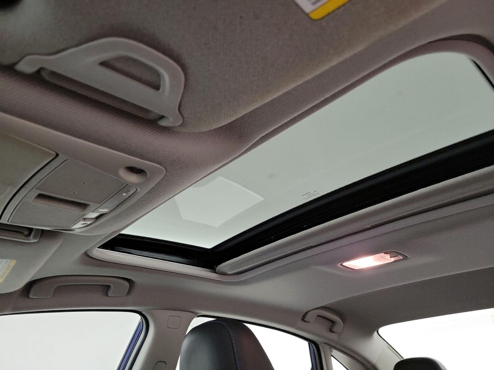 Sunroof(s) & Overhead Airbags