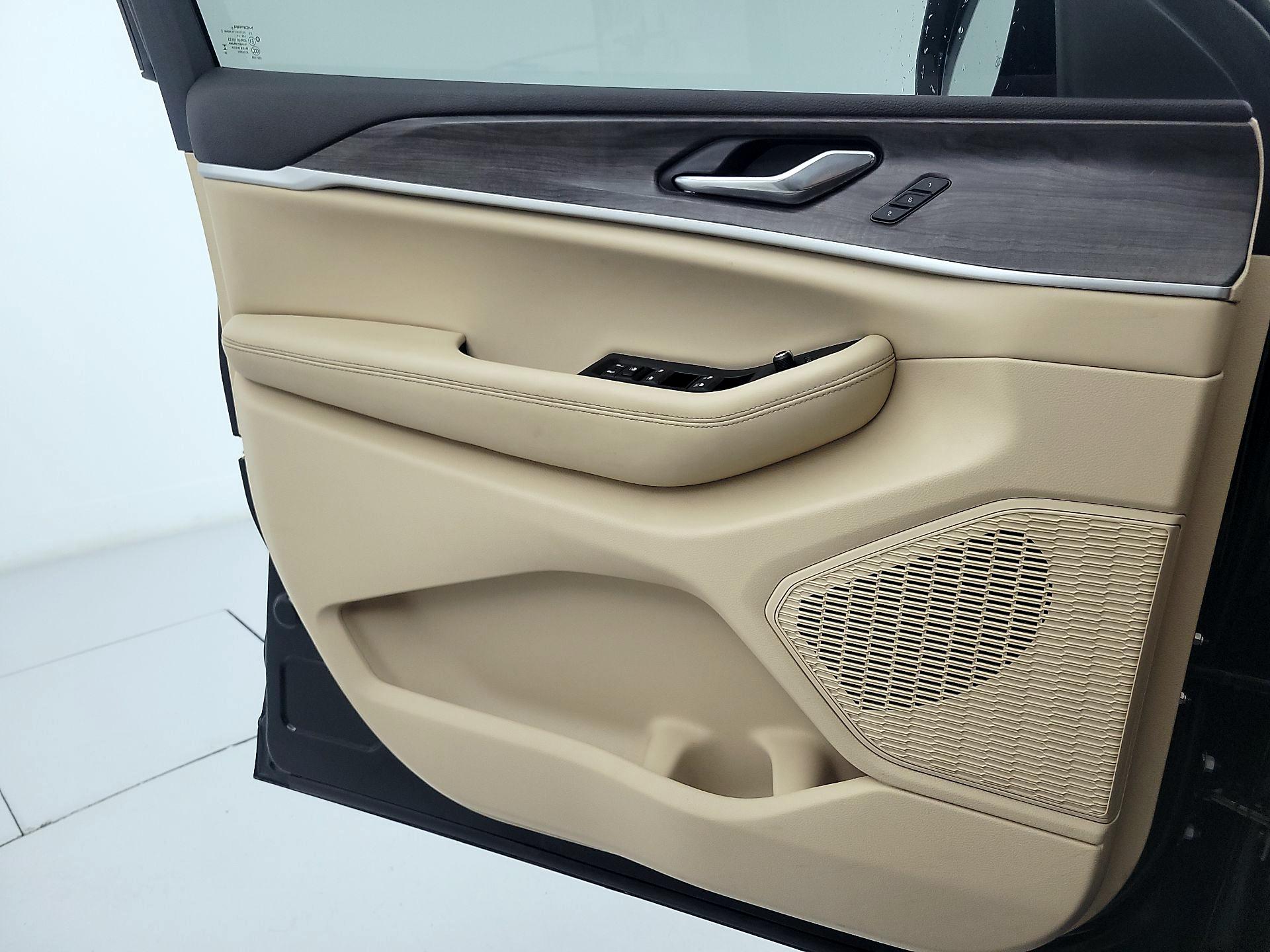 Thumbnail: 2025 Jeep Grand Cherokee - 12