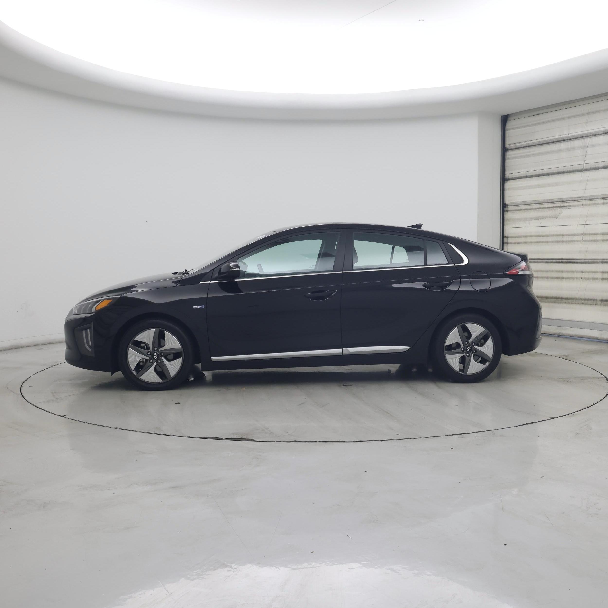 Thumbnail: 2020 Hyundai Ioniq - 3
