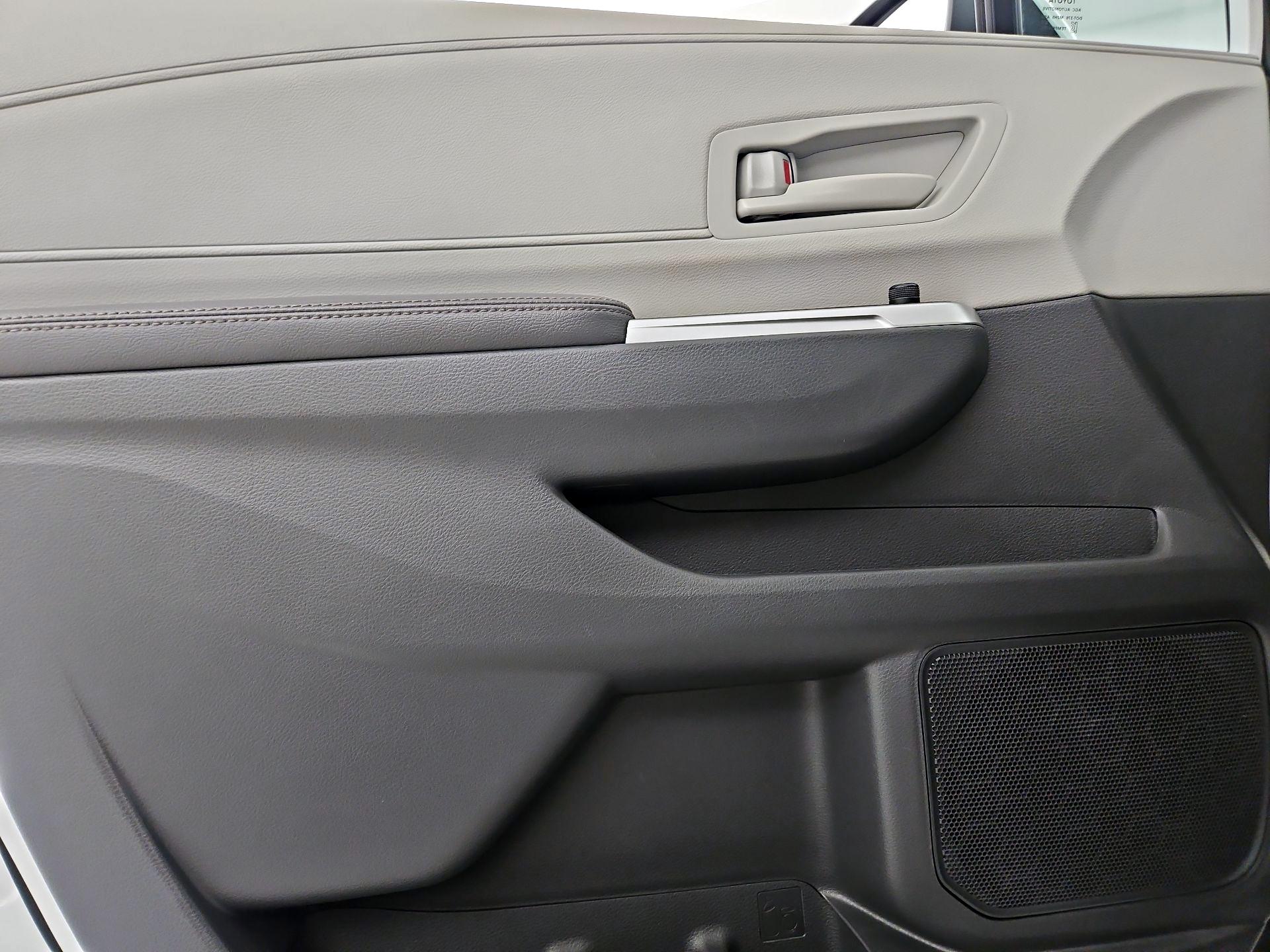 Thumbnail: 2024 Toyota Sienna - 10