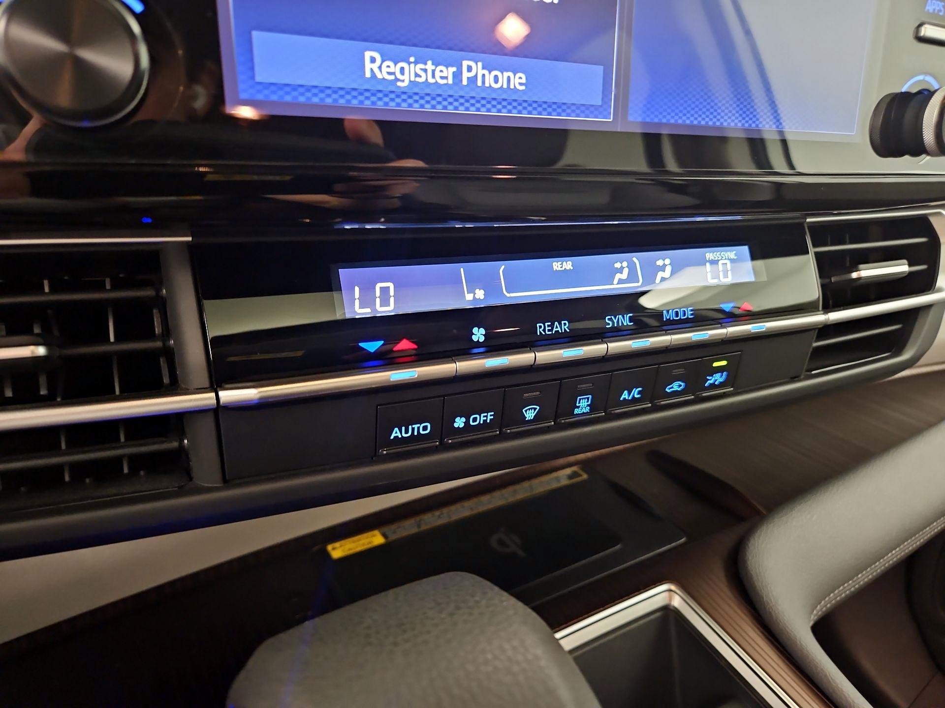 Thumbnail: 2024 Toyota Sienna - 14