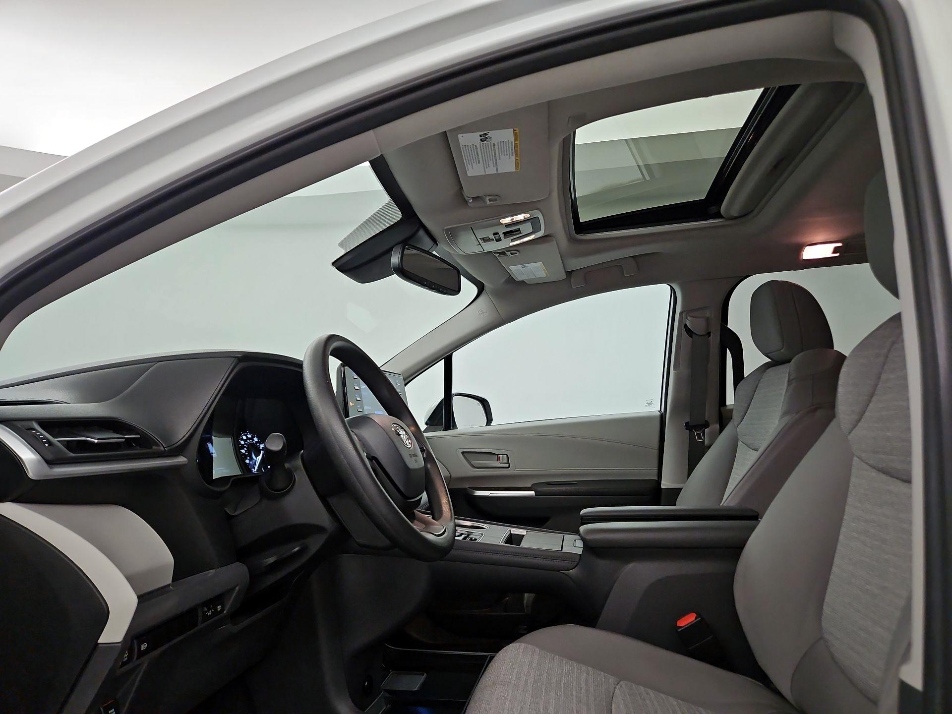 Thumbnail: 2024 Toyota Sienna - 17