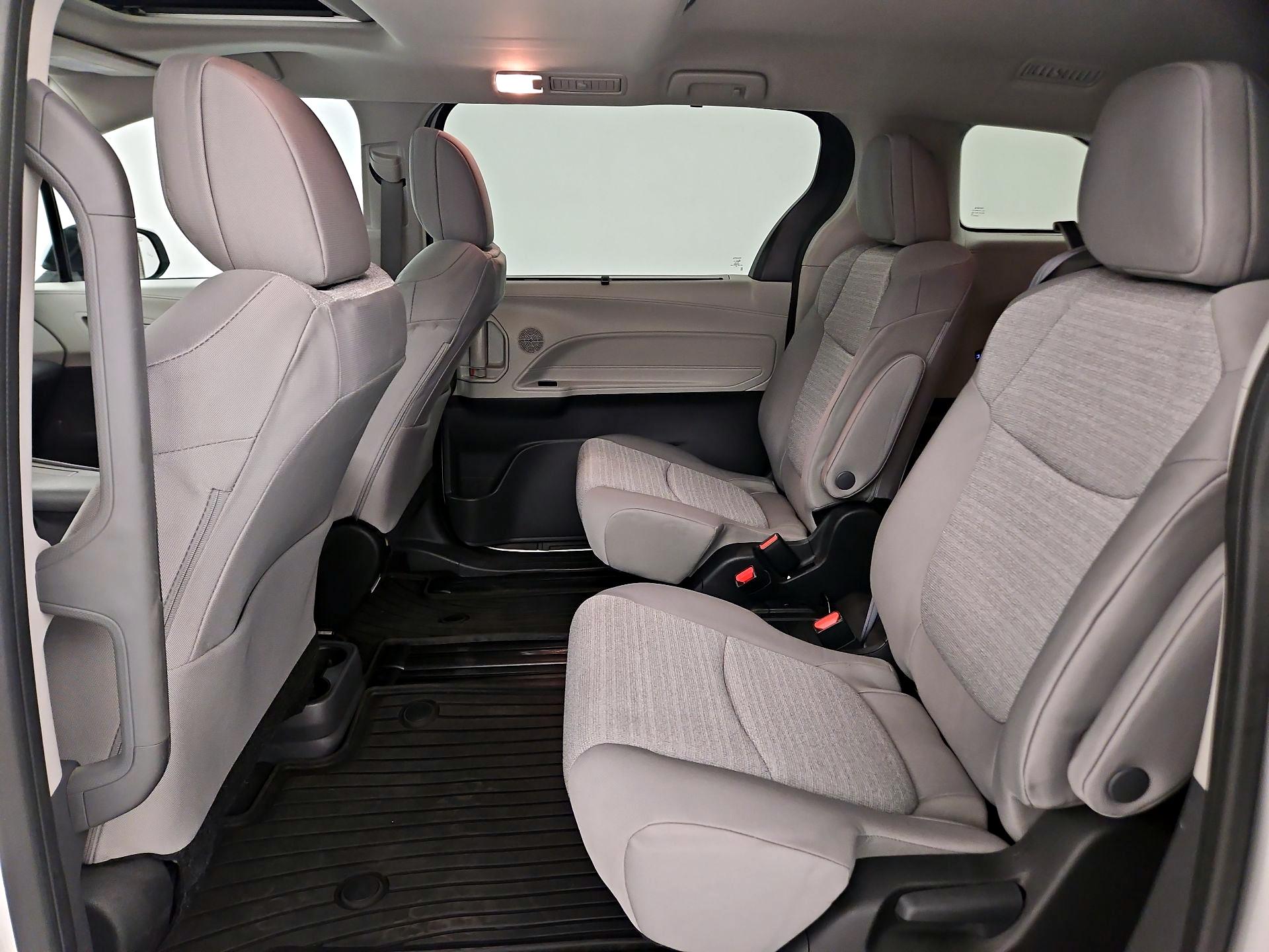 Thumbnail: 2024 Toyota Sienna - 18