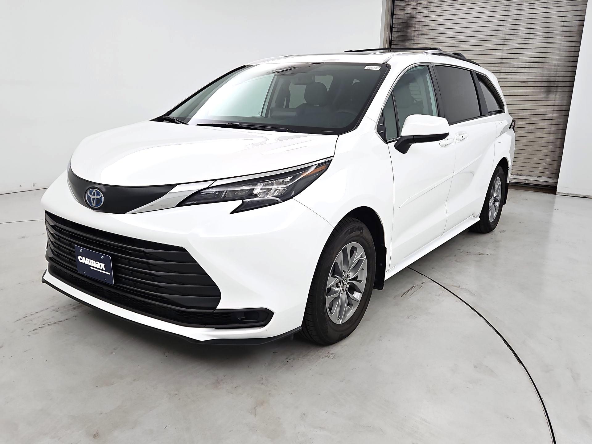 Thumbnail: 2024 Toyota Sienna - 3