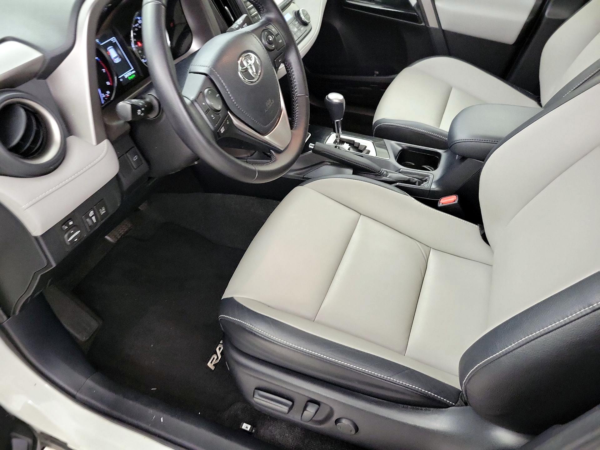 Thumbnail: 2016 Toyota RAV4 - 11