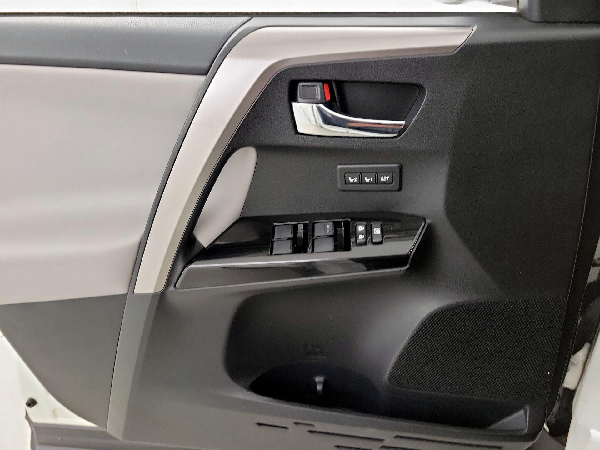Thumbnail: 2016 Toyota RAV4 - 12