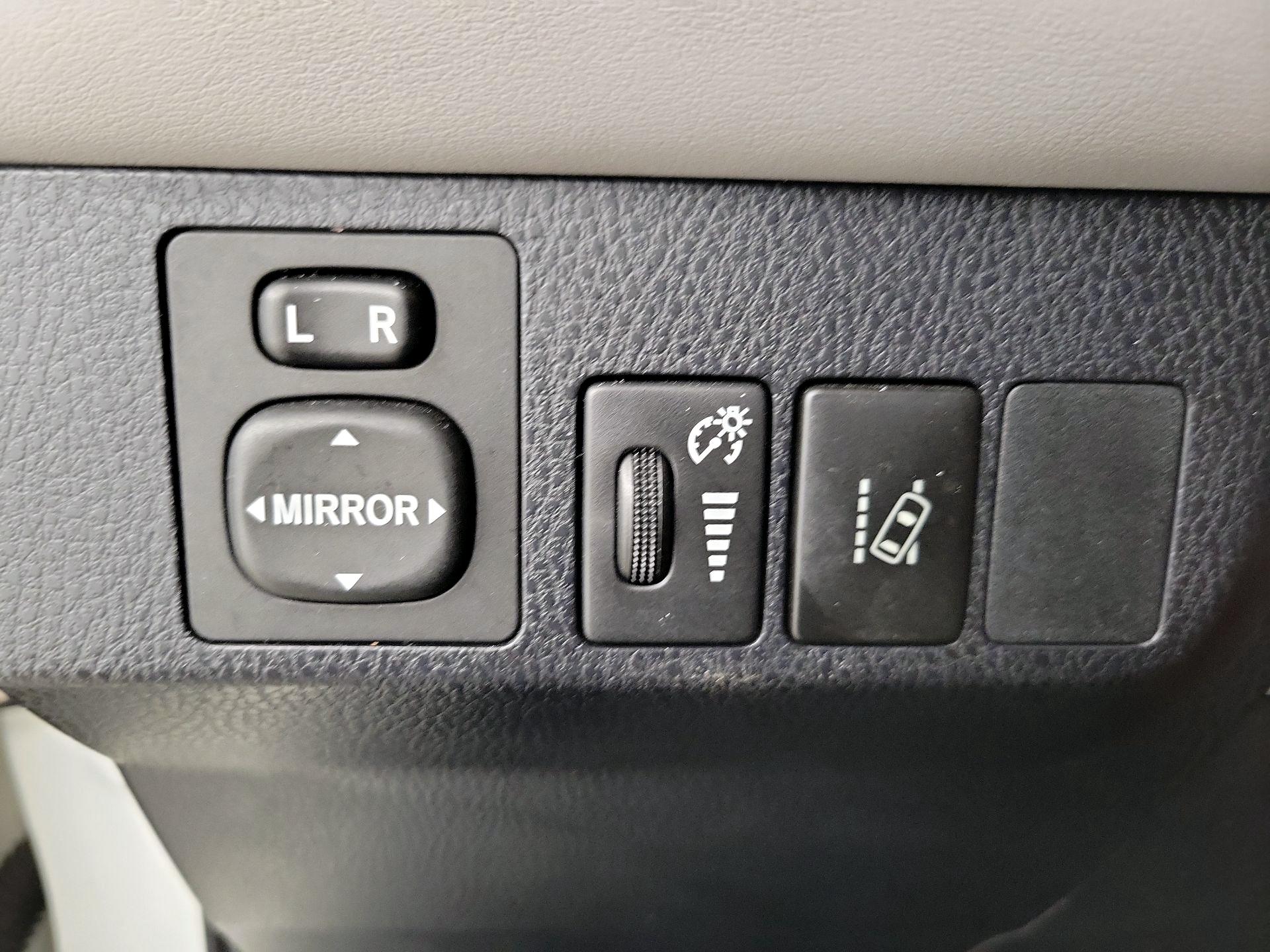 Thumbnail: 2016 Toyota RAV4 - 13