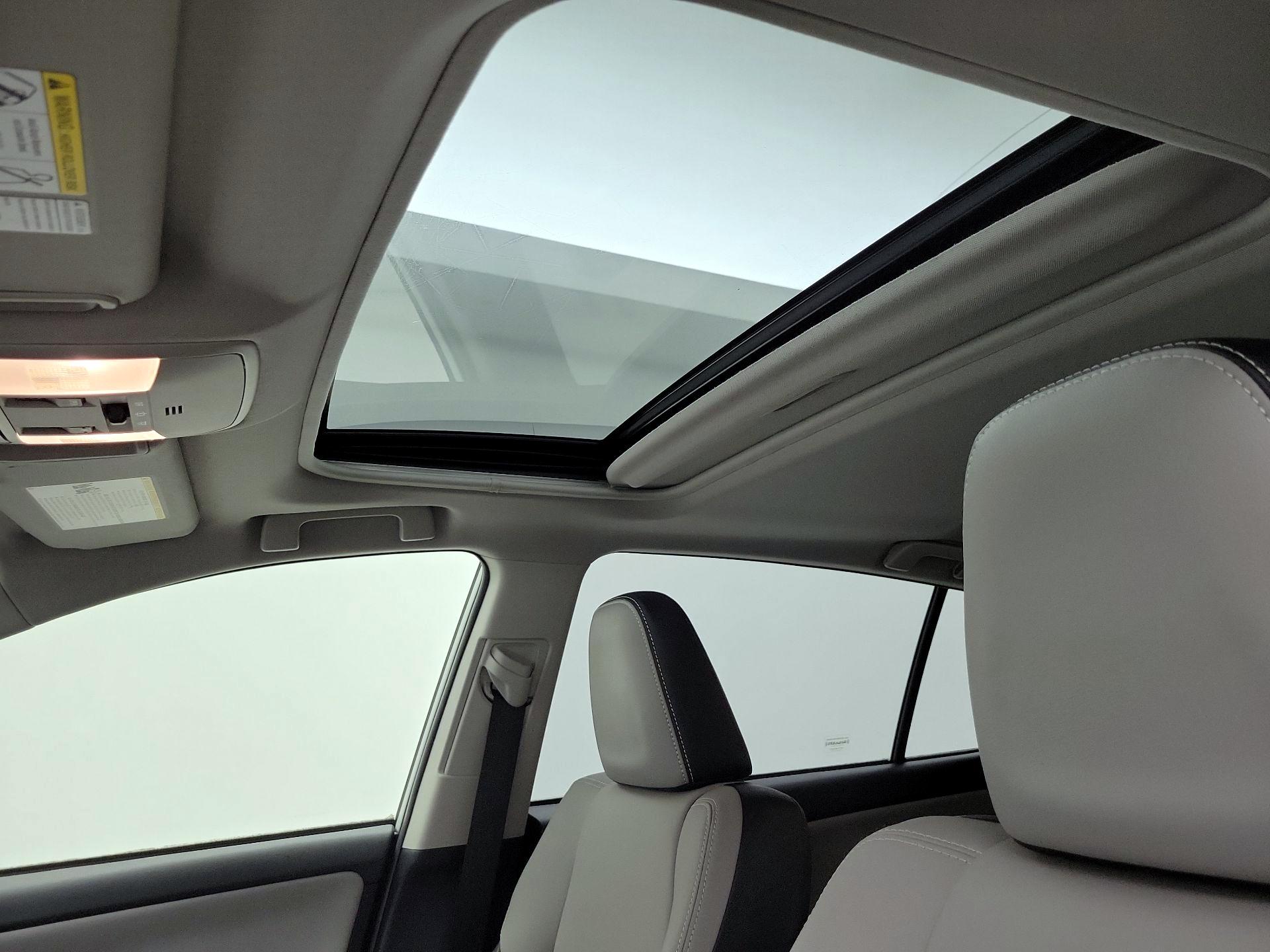 Thumbnail: 2016 Toyota RAV4 - 19