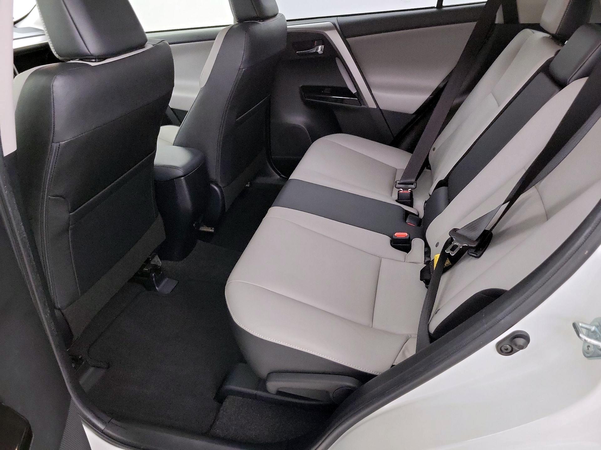 Thumbnail: 2016 Toyota RAV4 - 20