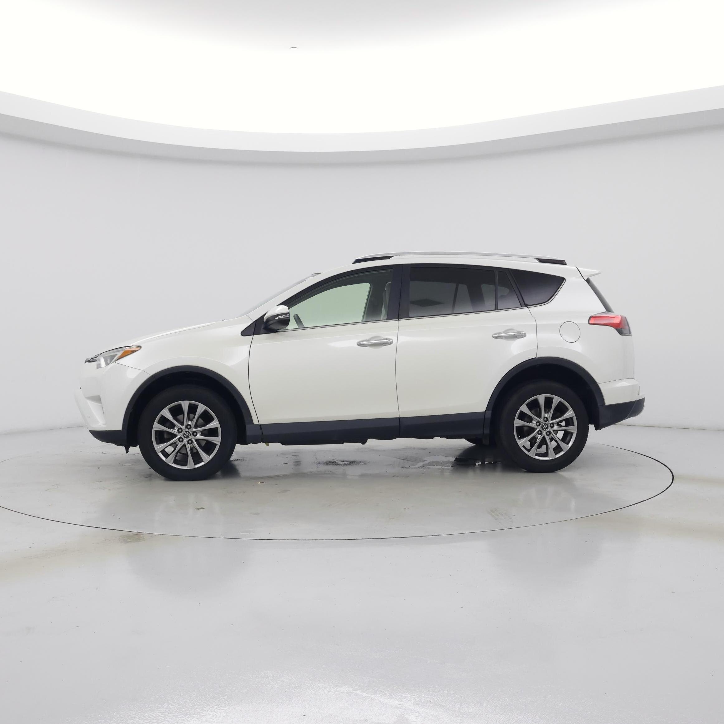 Thumbnail: 2016 Toyota RAV4 - 3